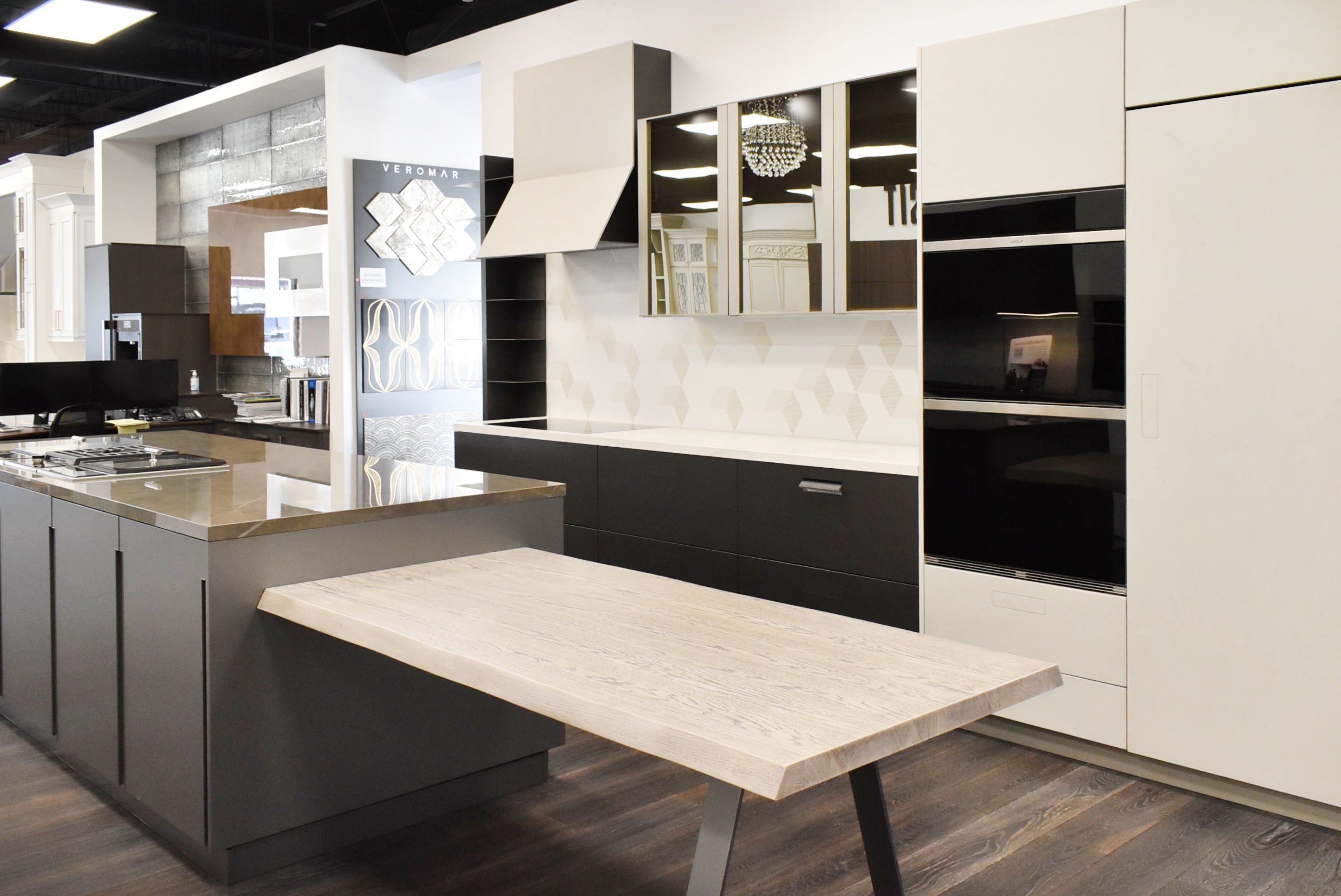 Composit Celine White Modern Showroom Display Kitchen