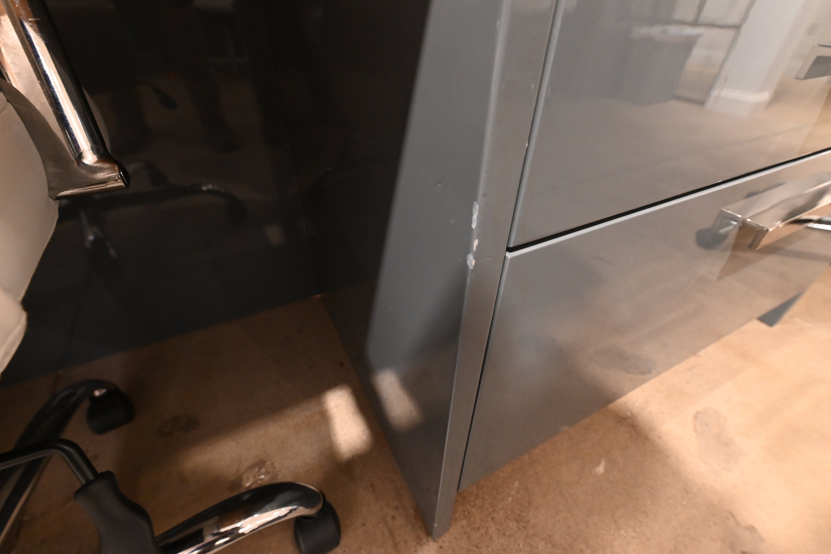 Bakes & Kropp Emerson Modern Showroom Display Desk Area