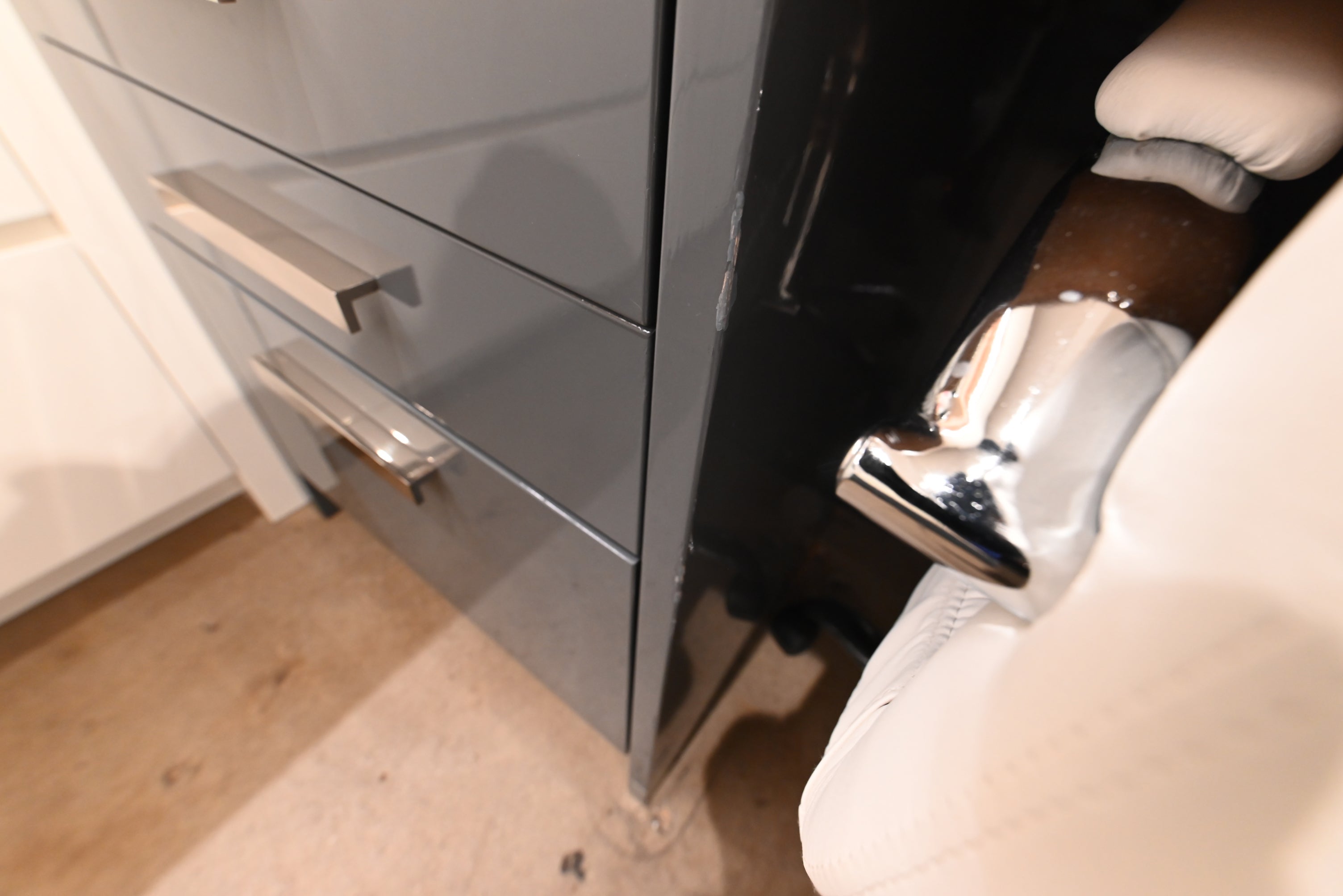 Bakes & Kropp Emerson Modern Showroom Display Desk Area