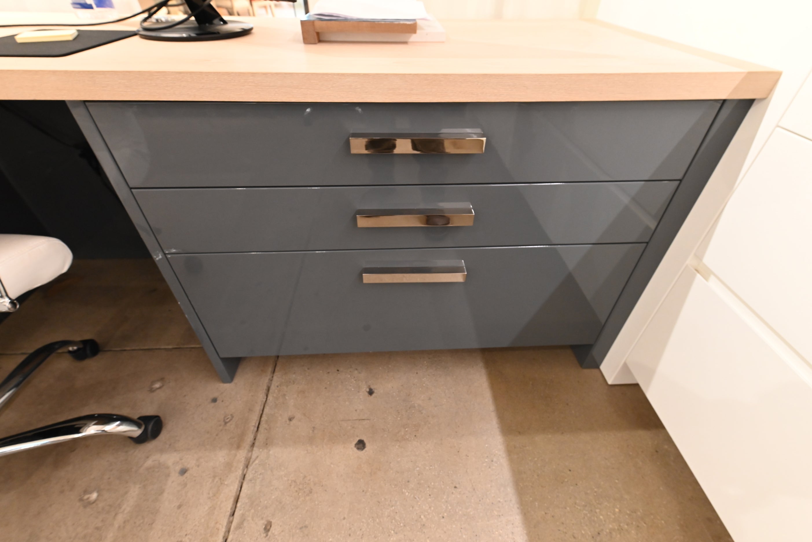 Bakes & Kropp Emerson Modern Showroom Display Desk Area