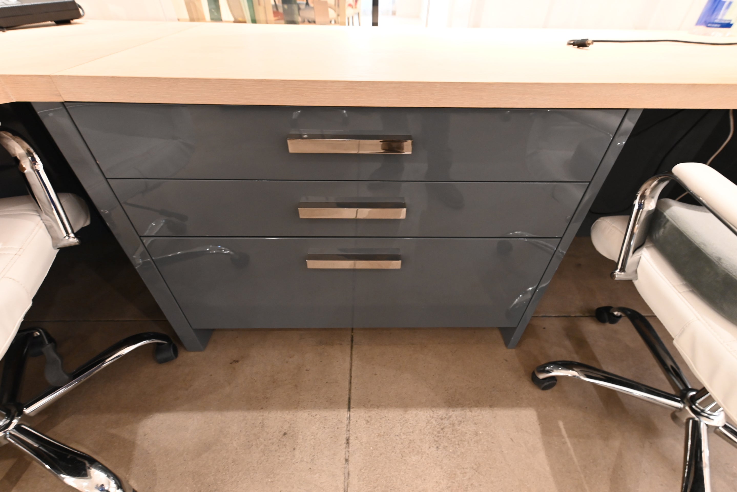 Bakes & Kropp Emerson Modern Showroom Display Desk Area