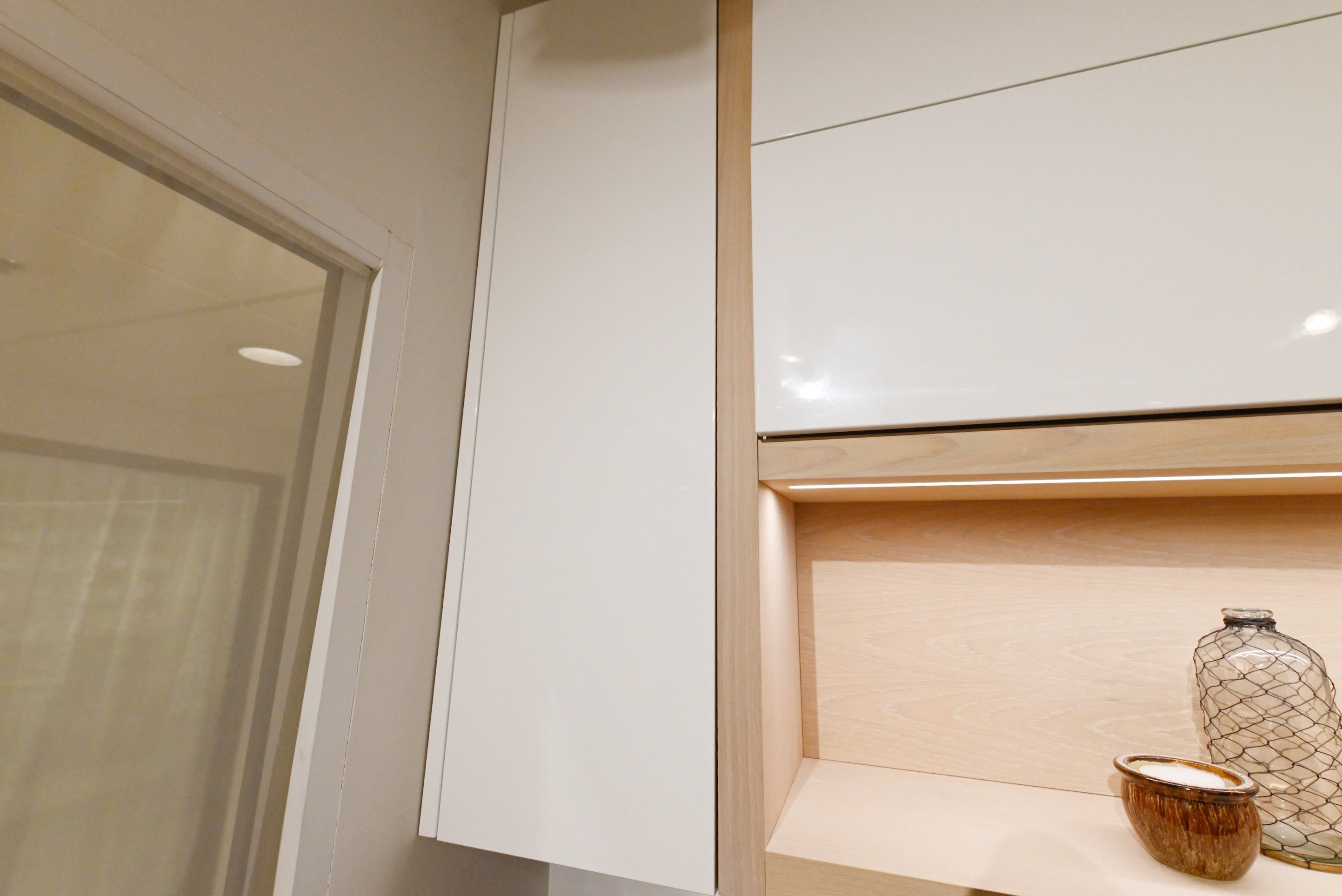 Bakes & Kropp Emerson Modern Showroom Display Desk Area