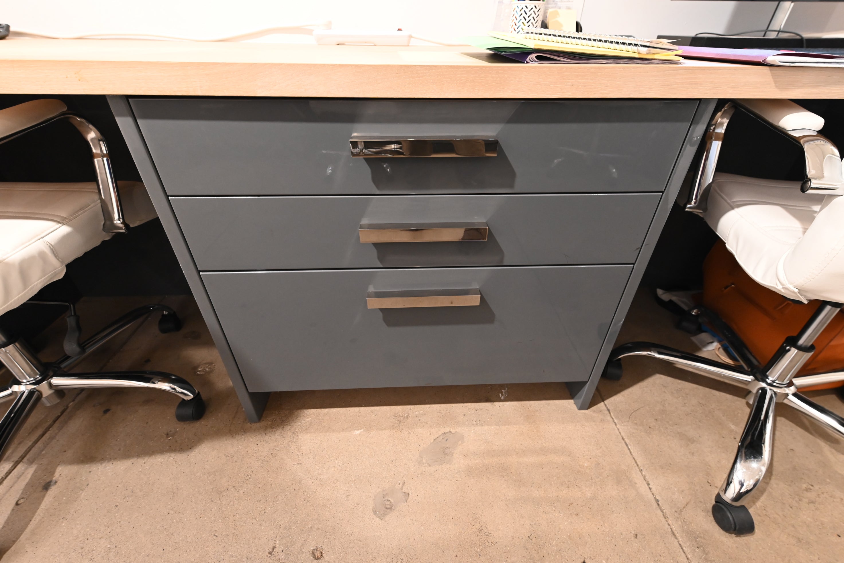 Bakes & Kropp Emerson Modern Showroom Display Desk Area