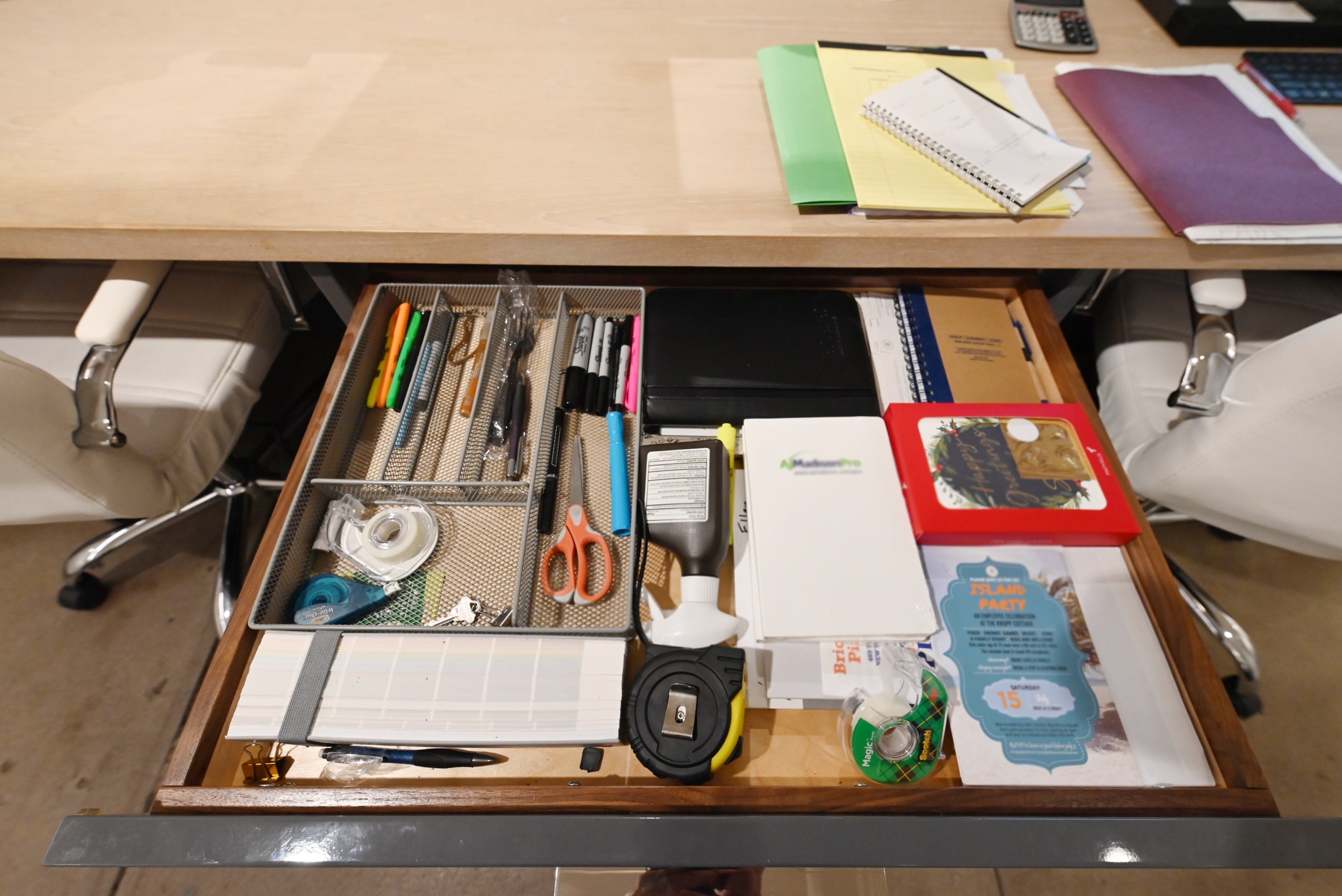 Bakes & Kropp Emerson Modern Showroom Display Desk Area