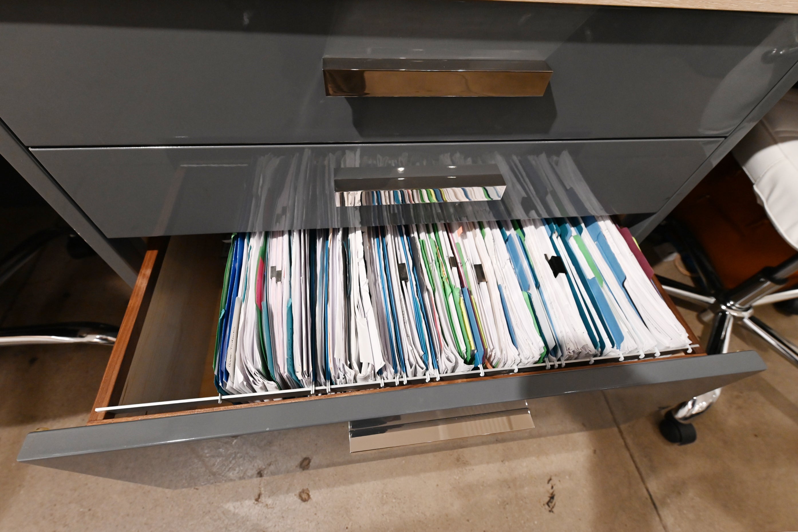 Bakes & Kropp Emerson Modern Showroom Display Desk Area