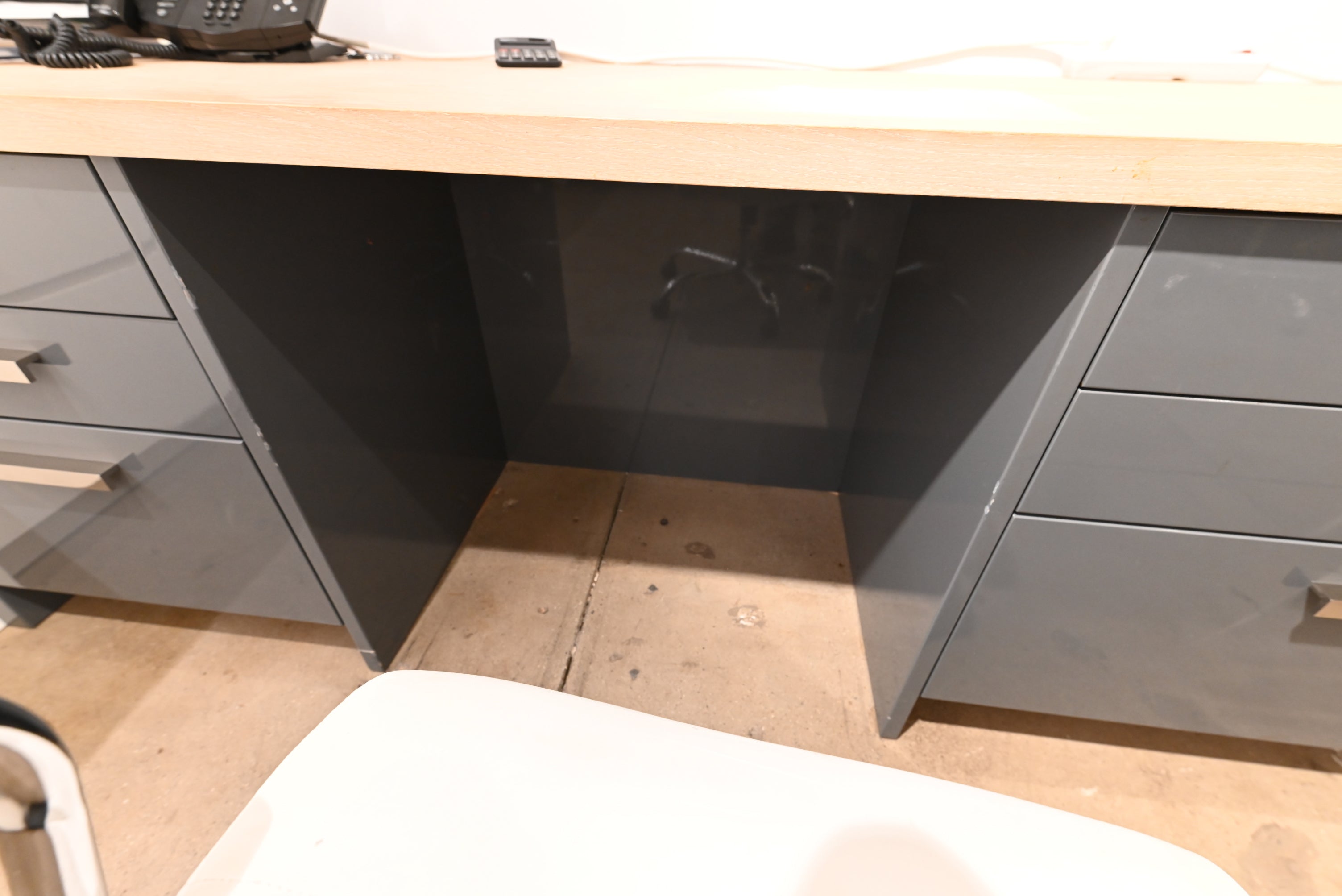 Bakes & Kropp Emerson Modern Showroom Display Desk Area