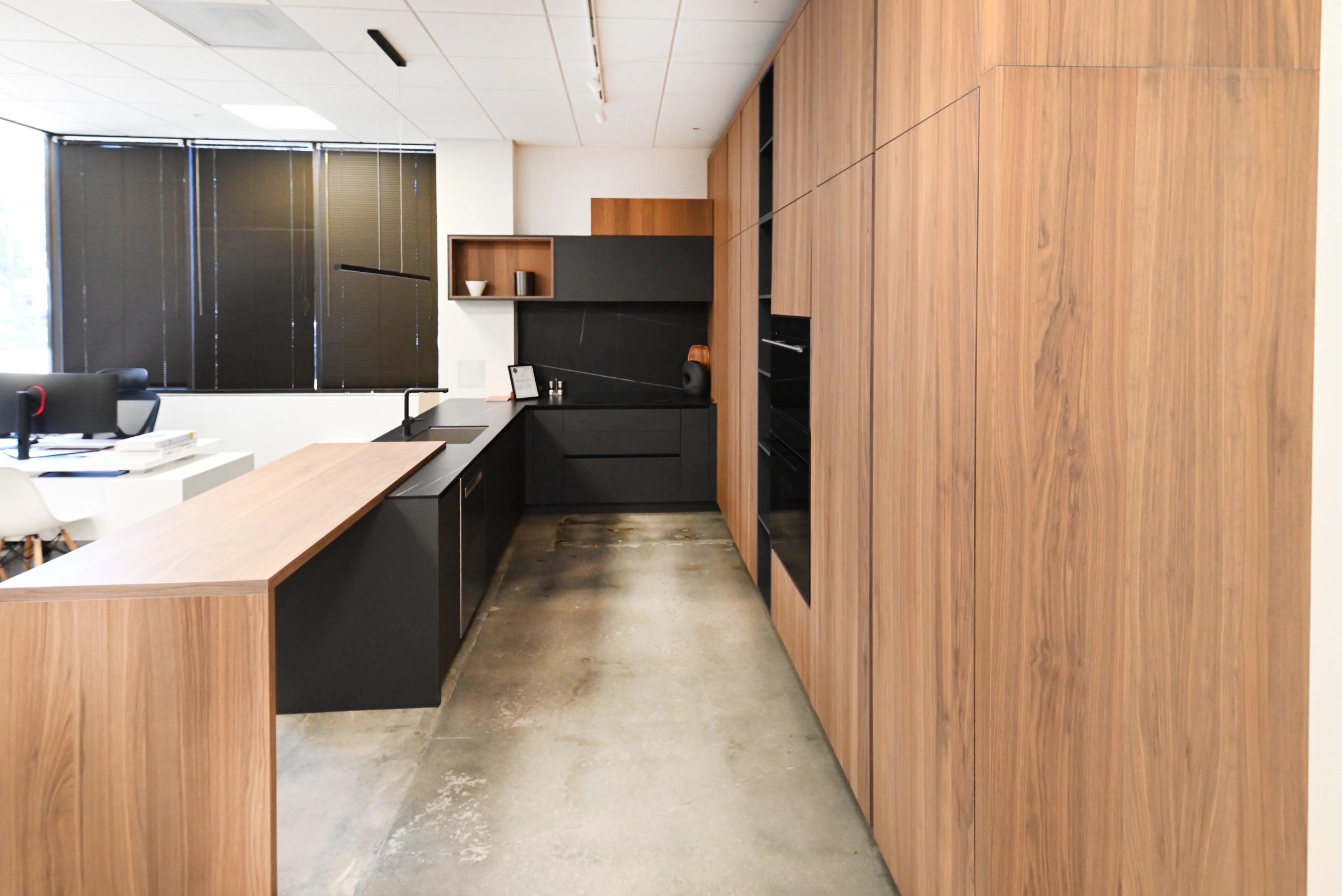 Lusso Eco-Friendly Natural Wood Modern Showroom Display Kitchen