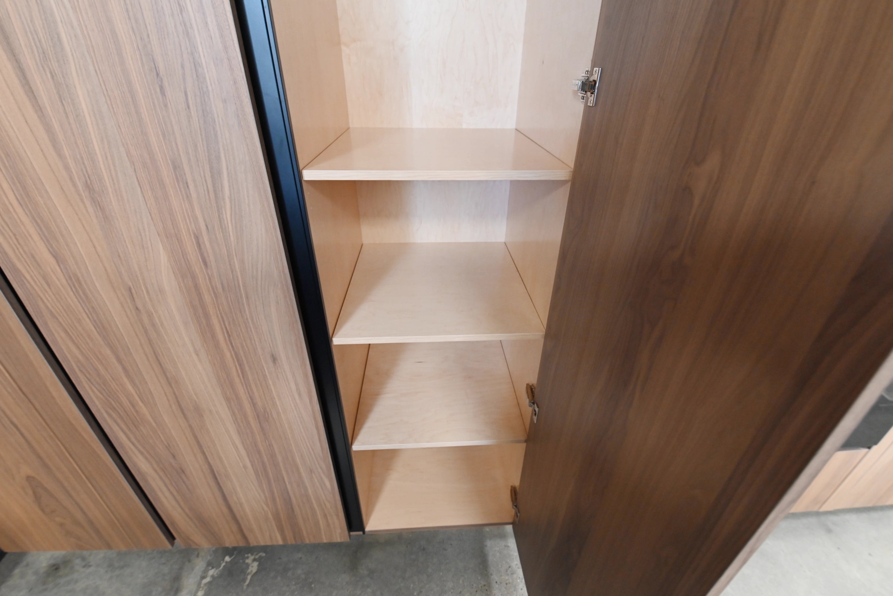 Lusso Eco-Friendly Natural Wood Modern Showroom Display Kitchen