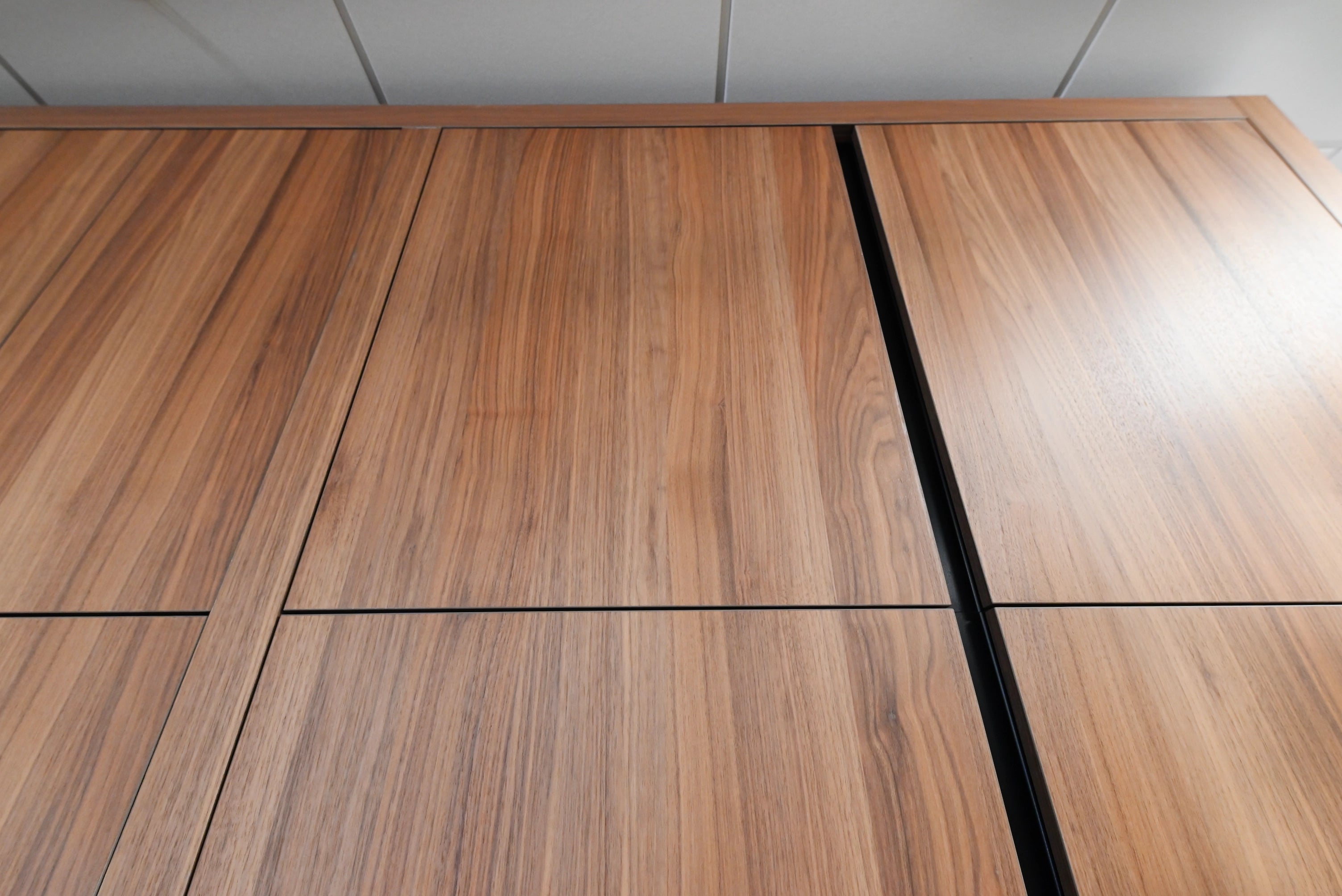 Lusso Eco-Friendly Natural Wood Modern Showroom Display Kitchen