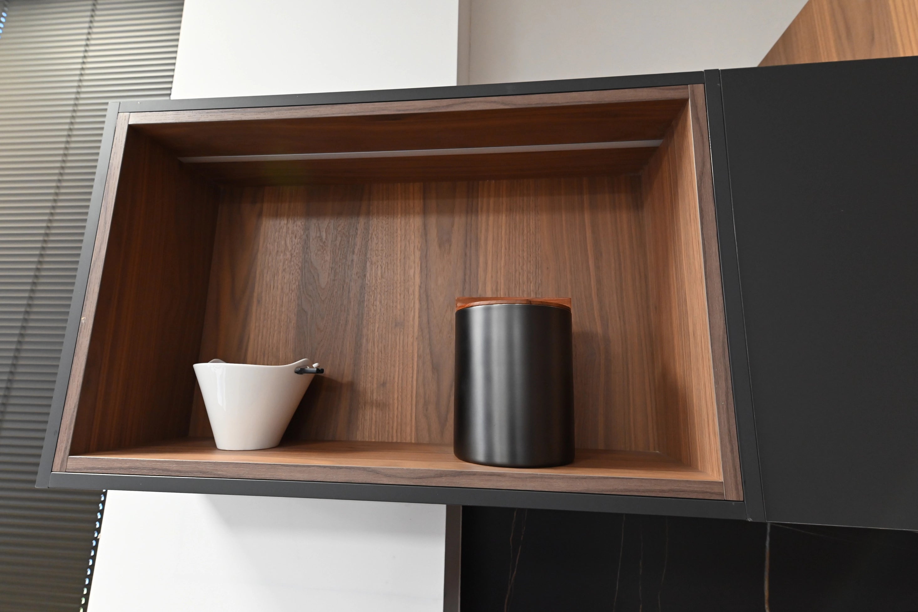 Lusso Eco-Friendly Natural Wood Modern Showroom Display Kitchen