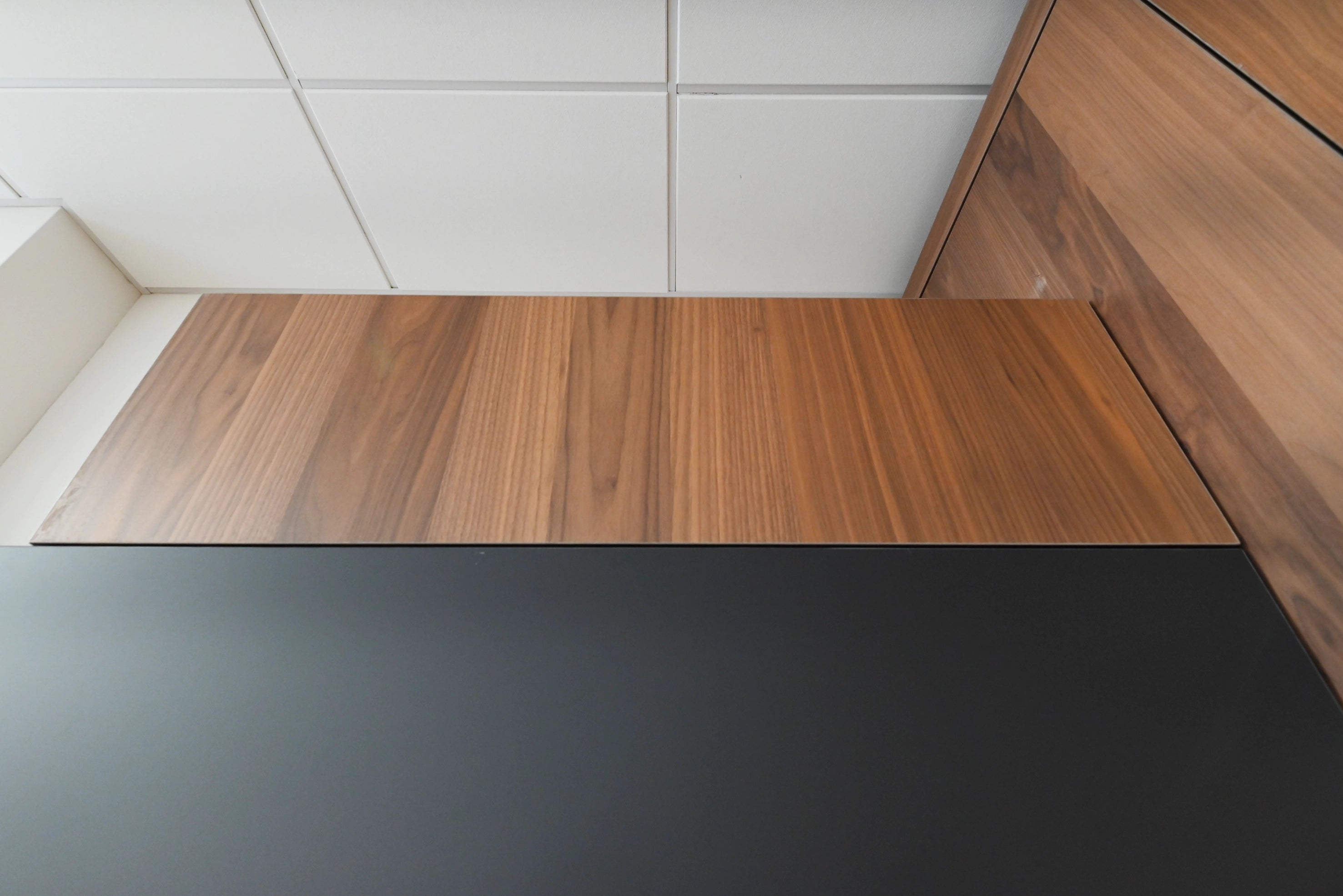 Lusso Eco-Friendly Natural Wood Modern Showroom Display Kitchen