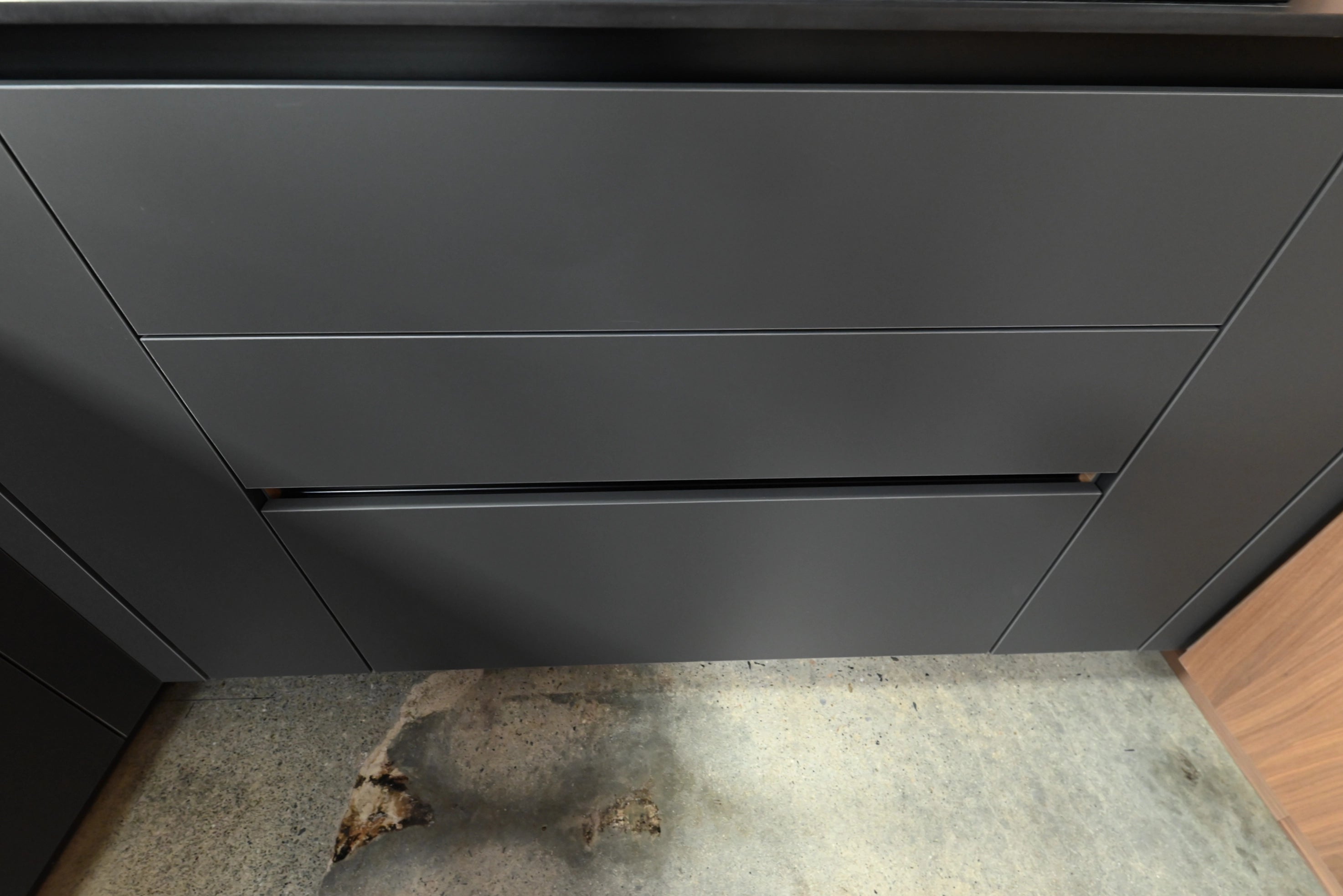 Lusso Eco-Friendly Natural Wood Modern Showroom Display Kitchen