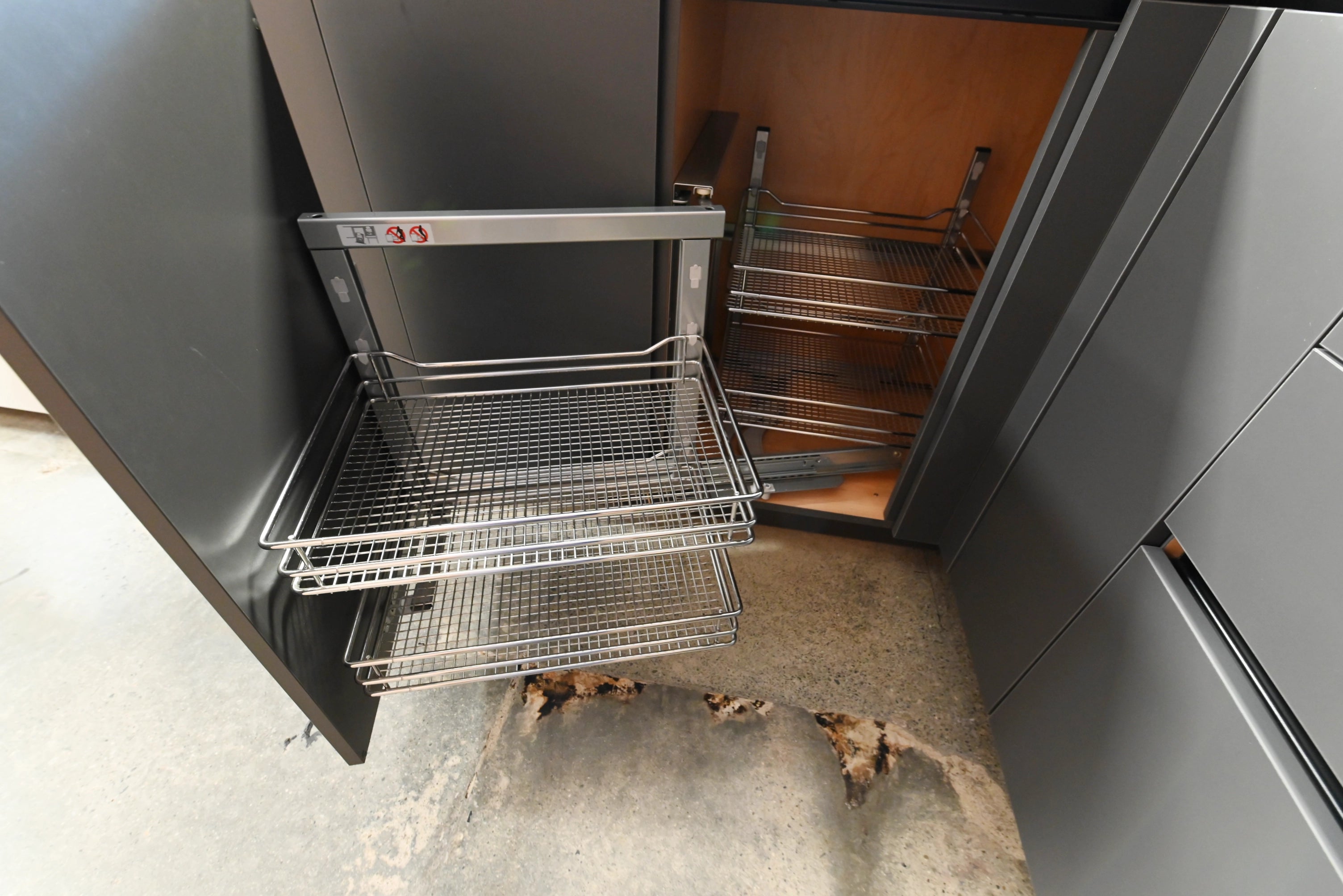 Lusso Eco-Friendly Natural Wood Modern Showroom Display Kitchen