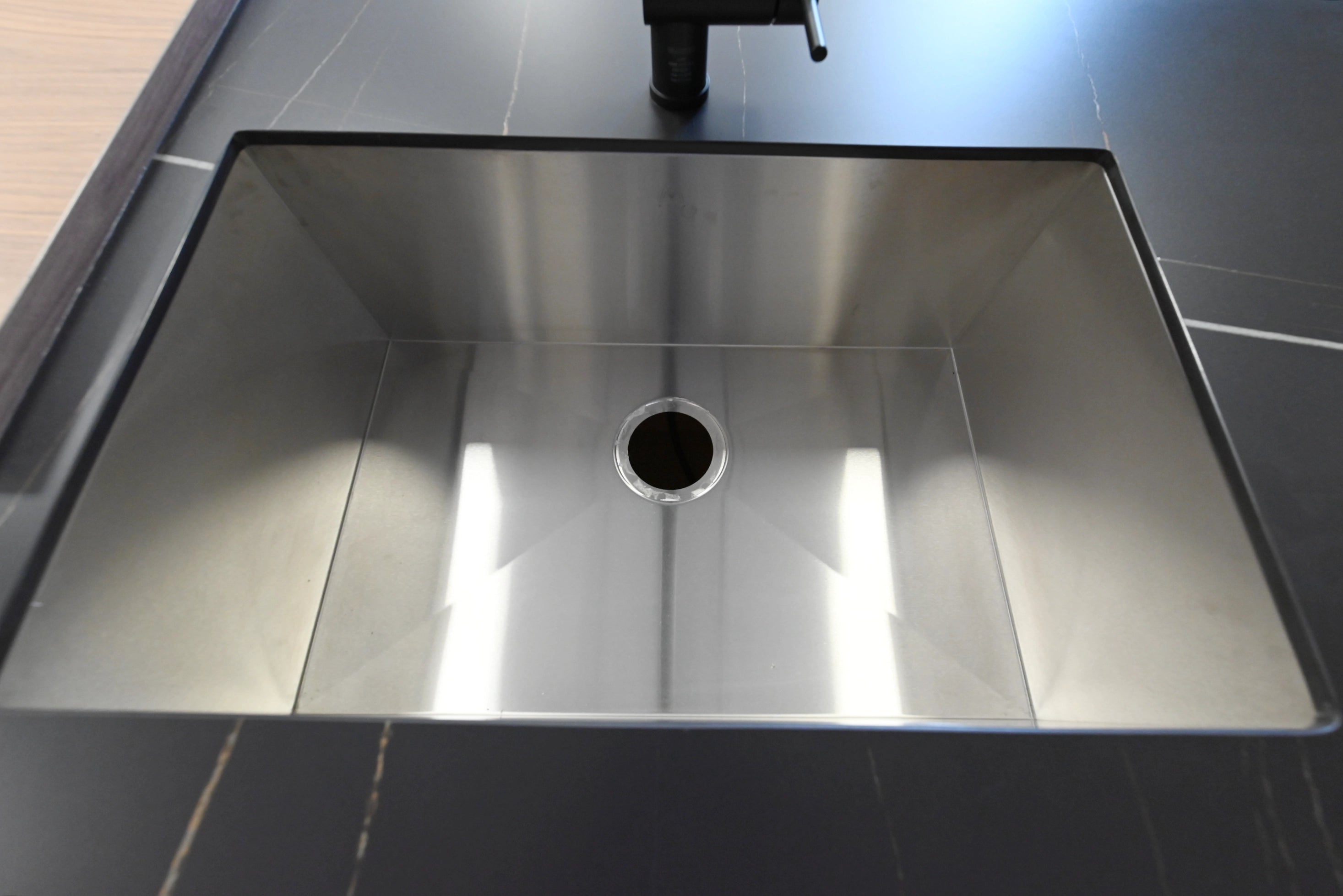 Lusso Eco-Friendly Natural Wood Modern Showroom Display Kitchen