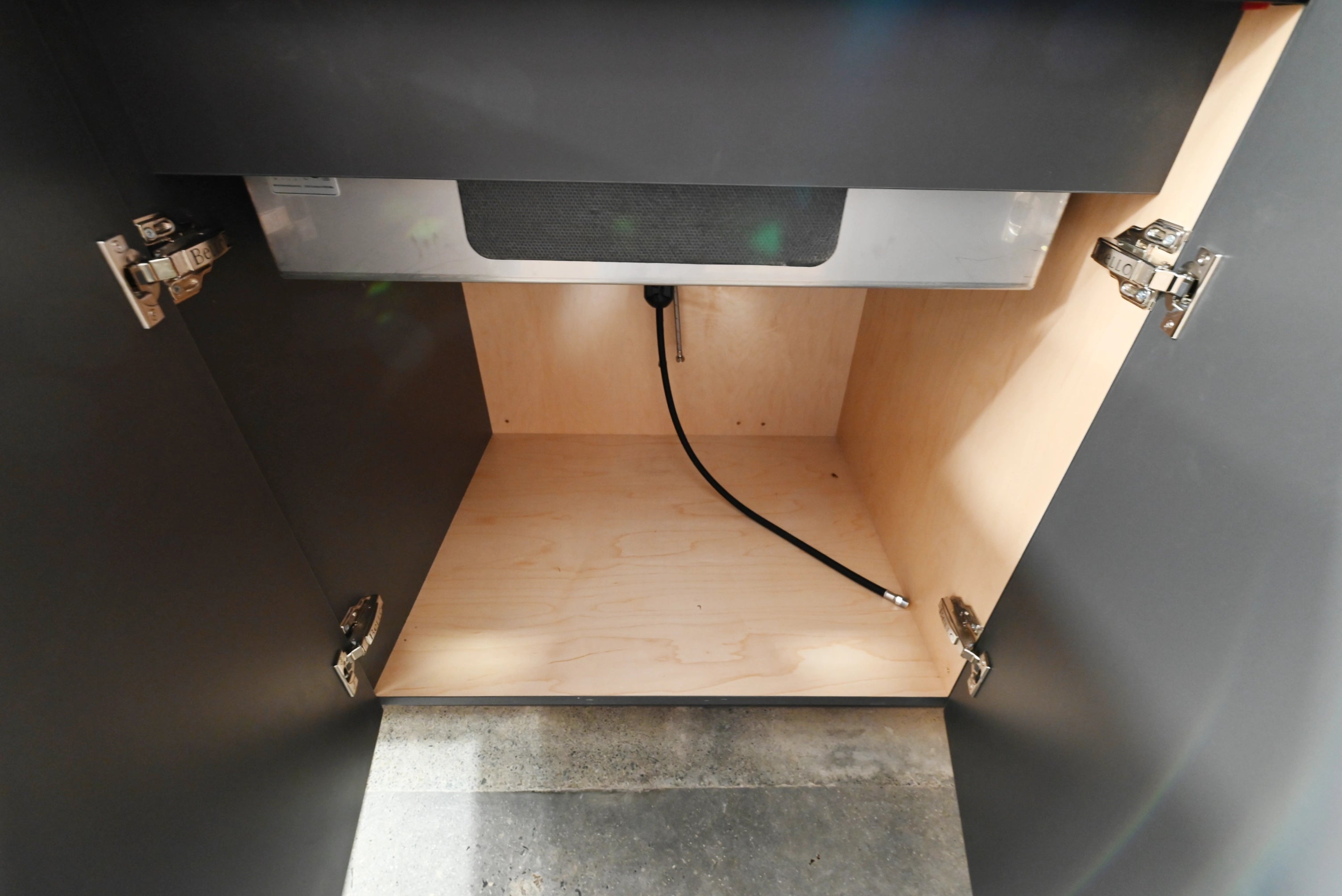 Lusso Eco-Friendly Natural Wood Modern Showroom Display Kitchen