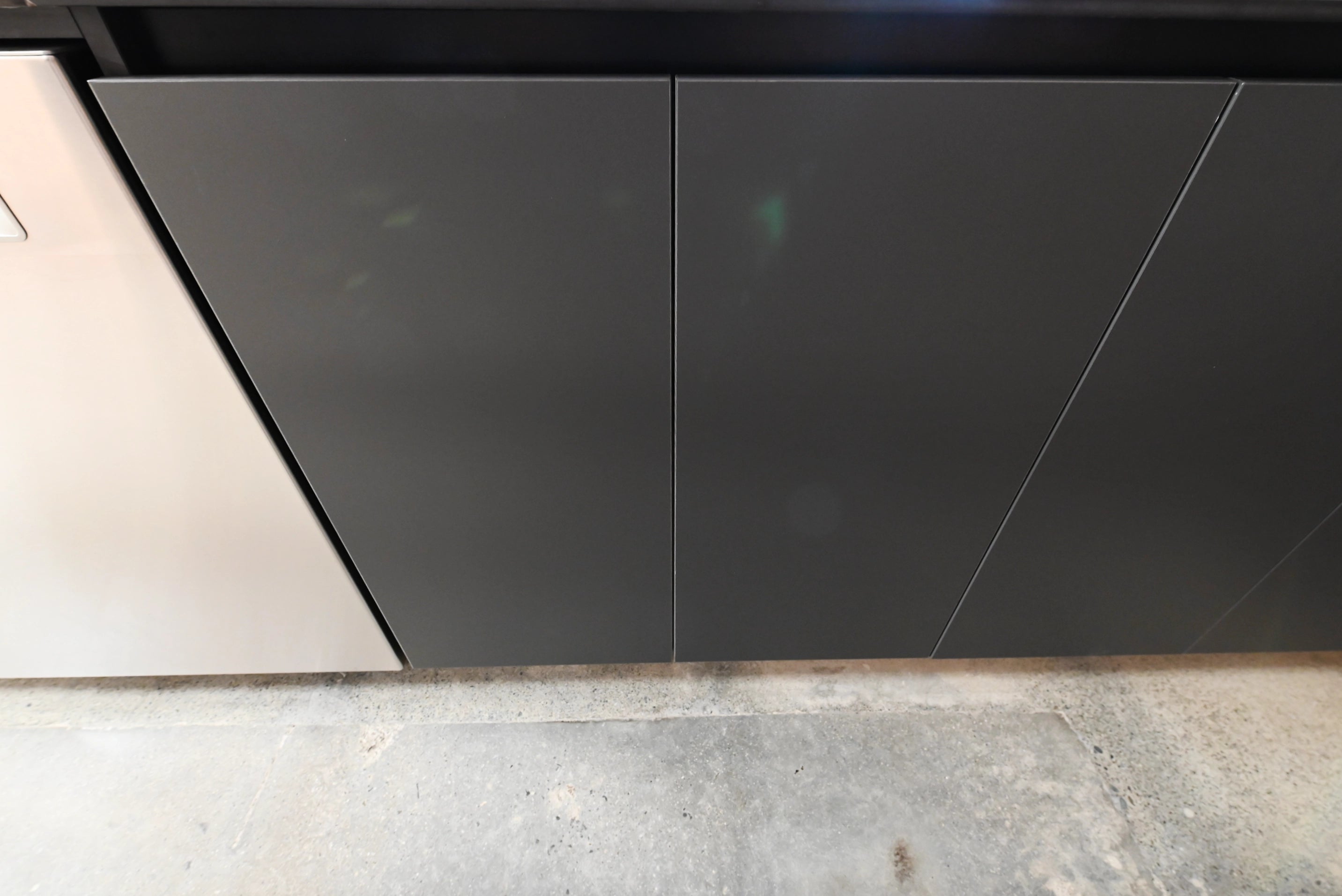 Lusso Eco-Friendly Natural Wood Modern Showroom Display Kitchen