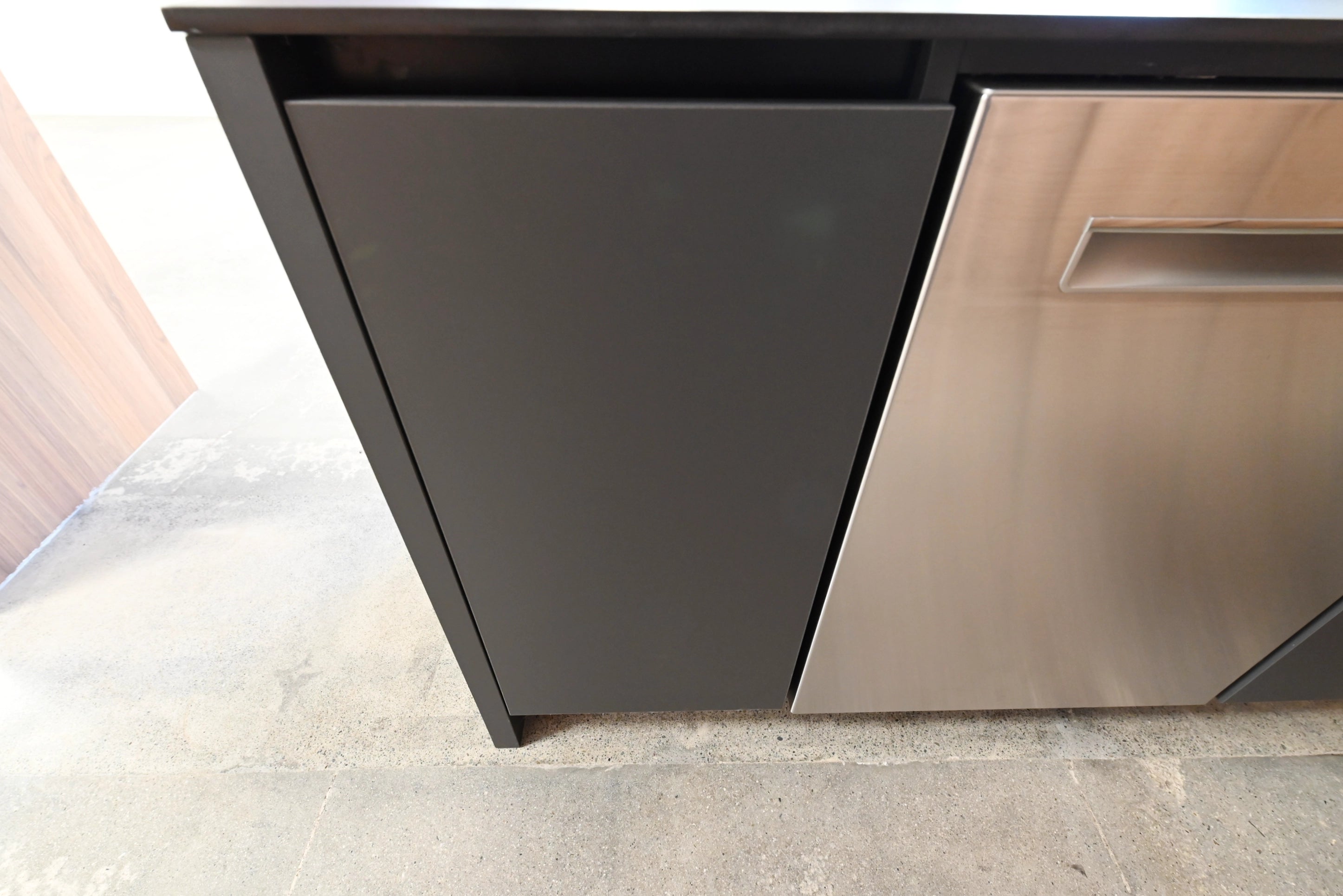 Lusso Eco-Friendly Natural Wood Modern Showroom Display Kitchen