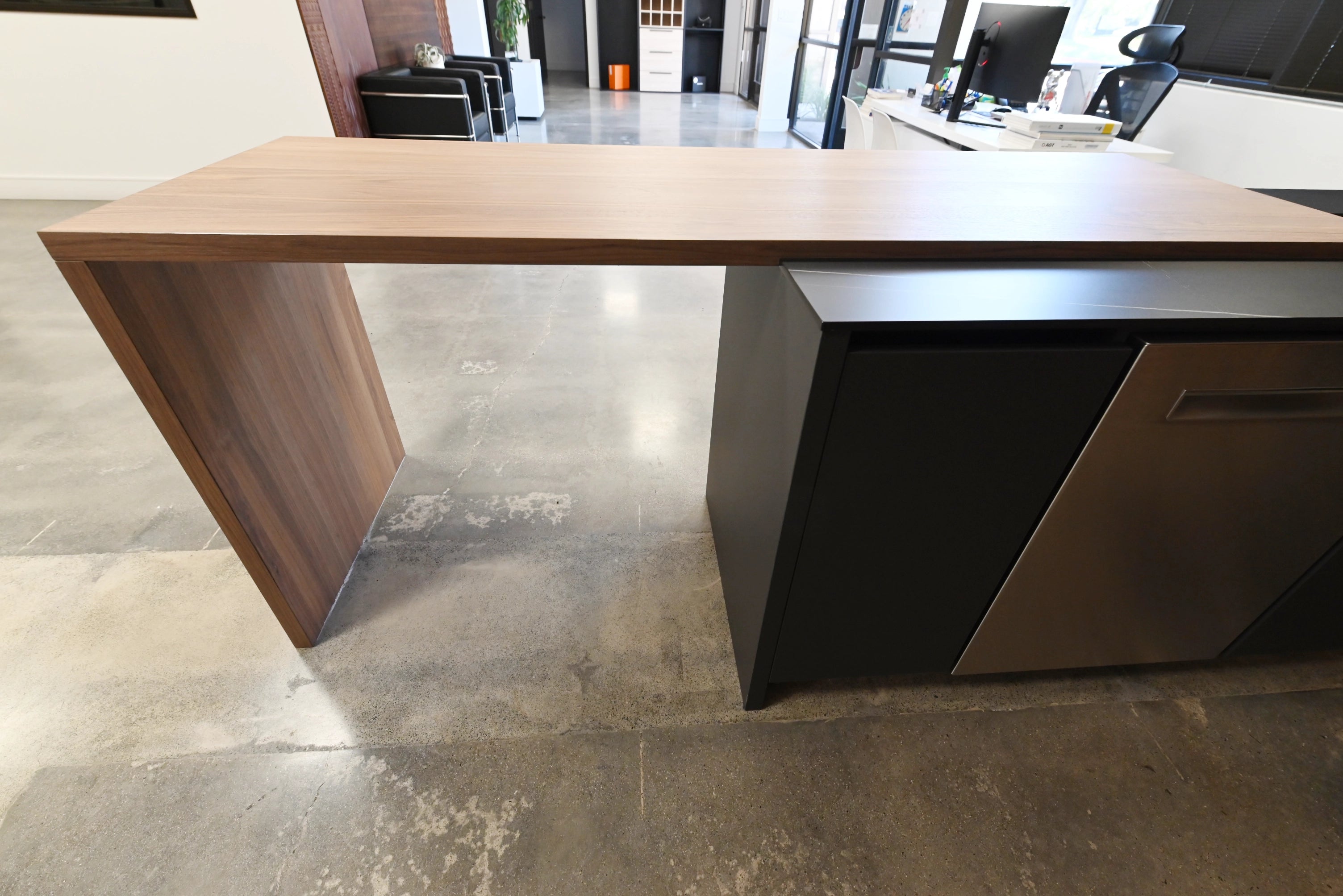 Lusso Eco-Friendly Natural Wood Modern Showroom Display Kitchen