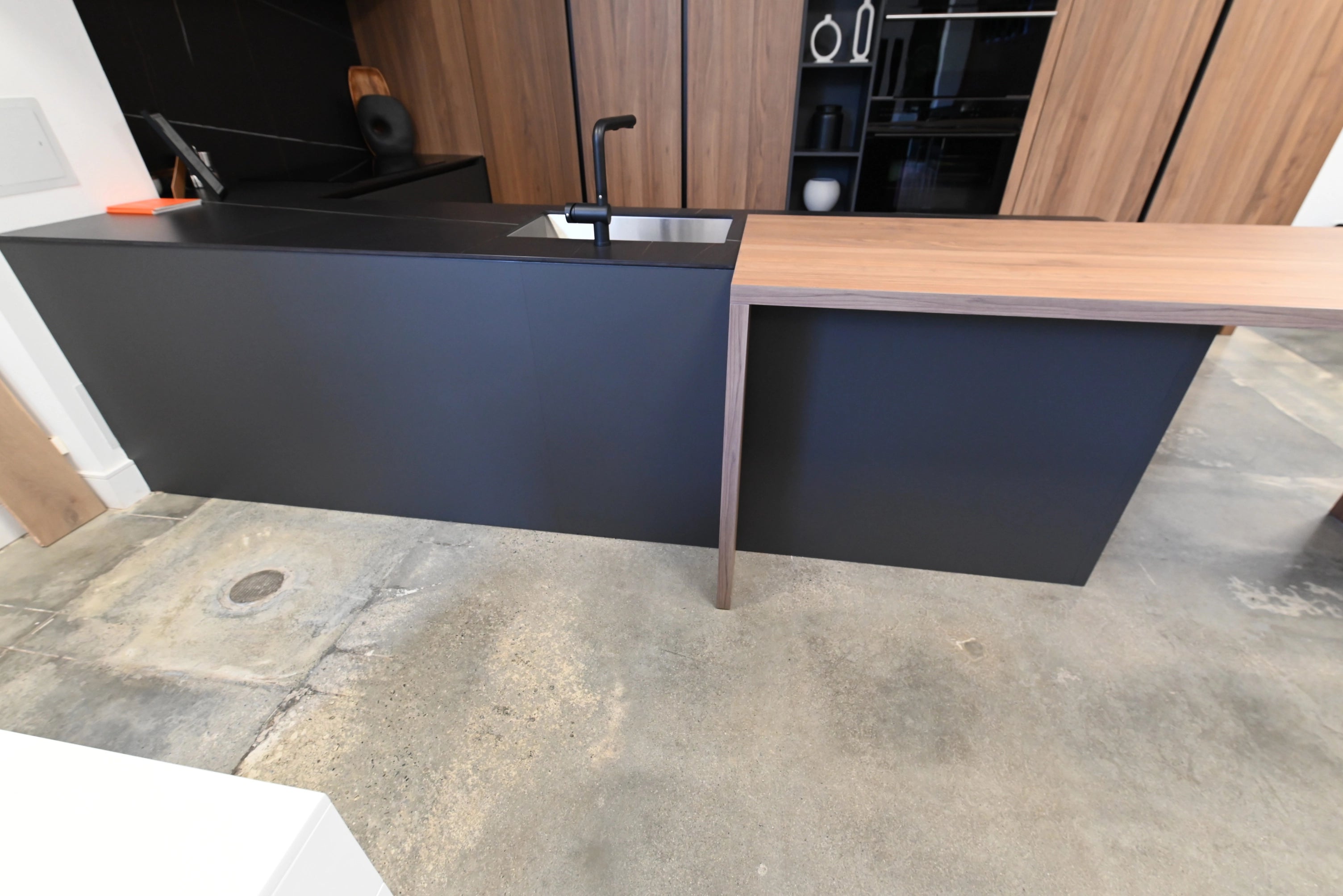 Lusso Eco-Friendly Natural Wood Modern Showroom Display Kitchen