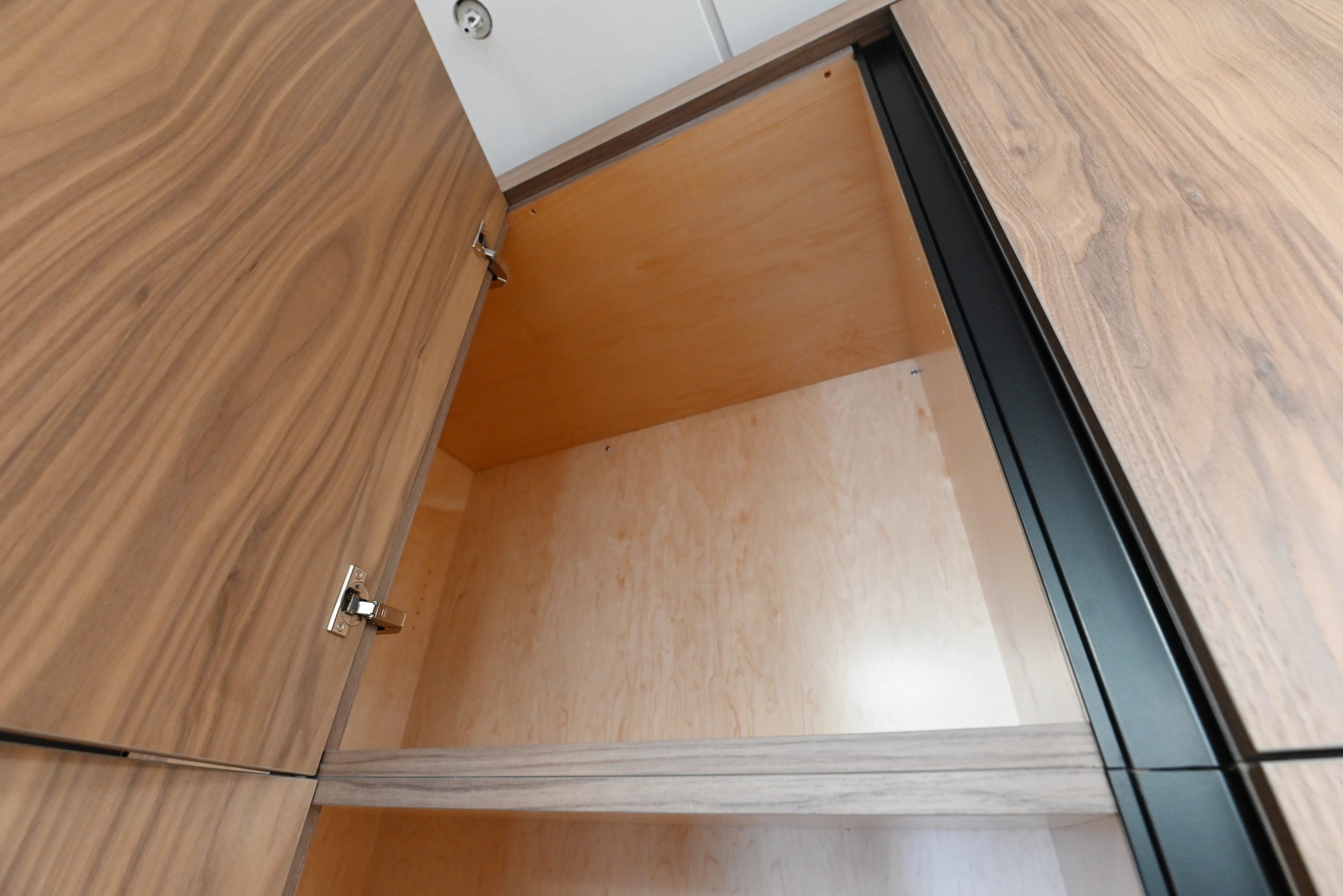 Lusso Eco-Friendly Natural Wood Modern Showroom Display Kitchen