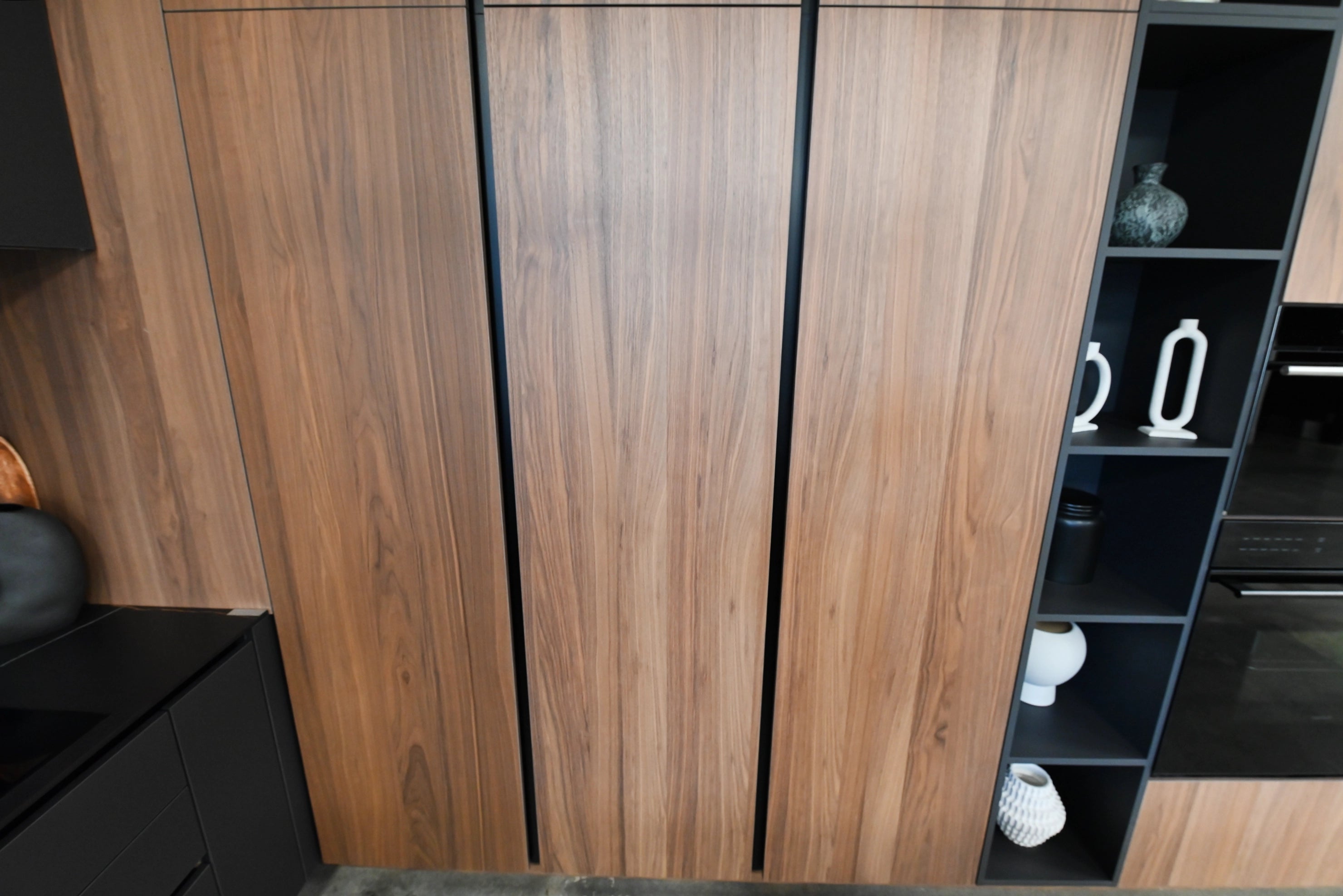 Lusso Eco-Friendly Natural Wood Modern Showroom Display Kitchen