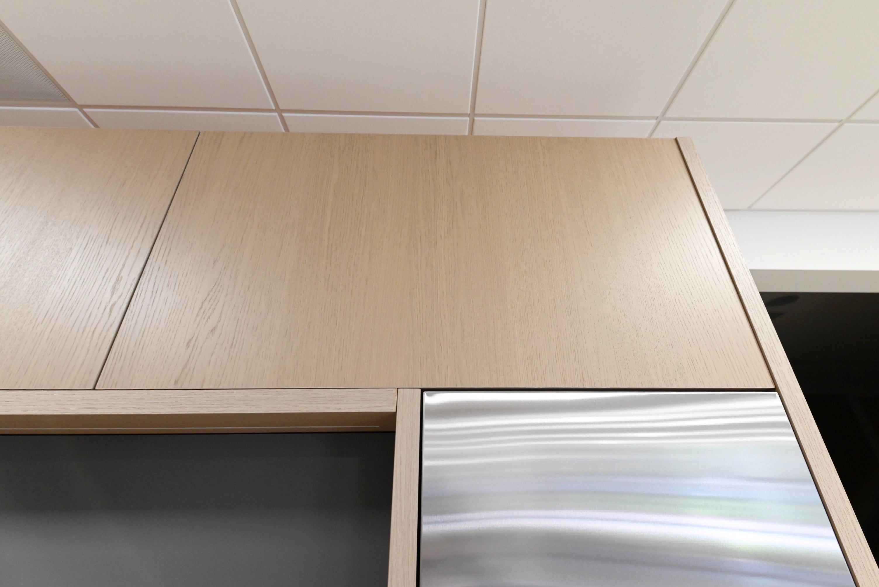 Lusso Bio-Space Glass & Wood Modern Showroom Display Kitchen