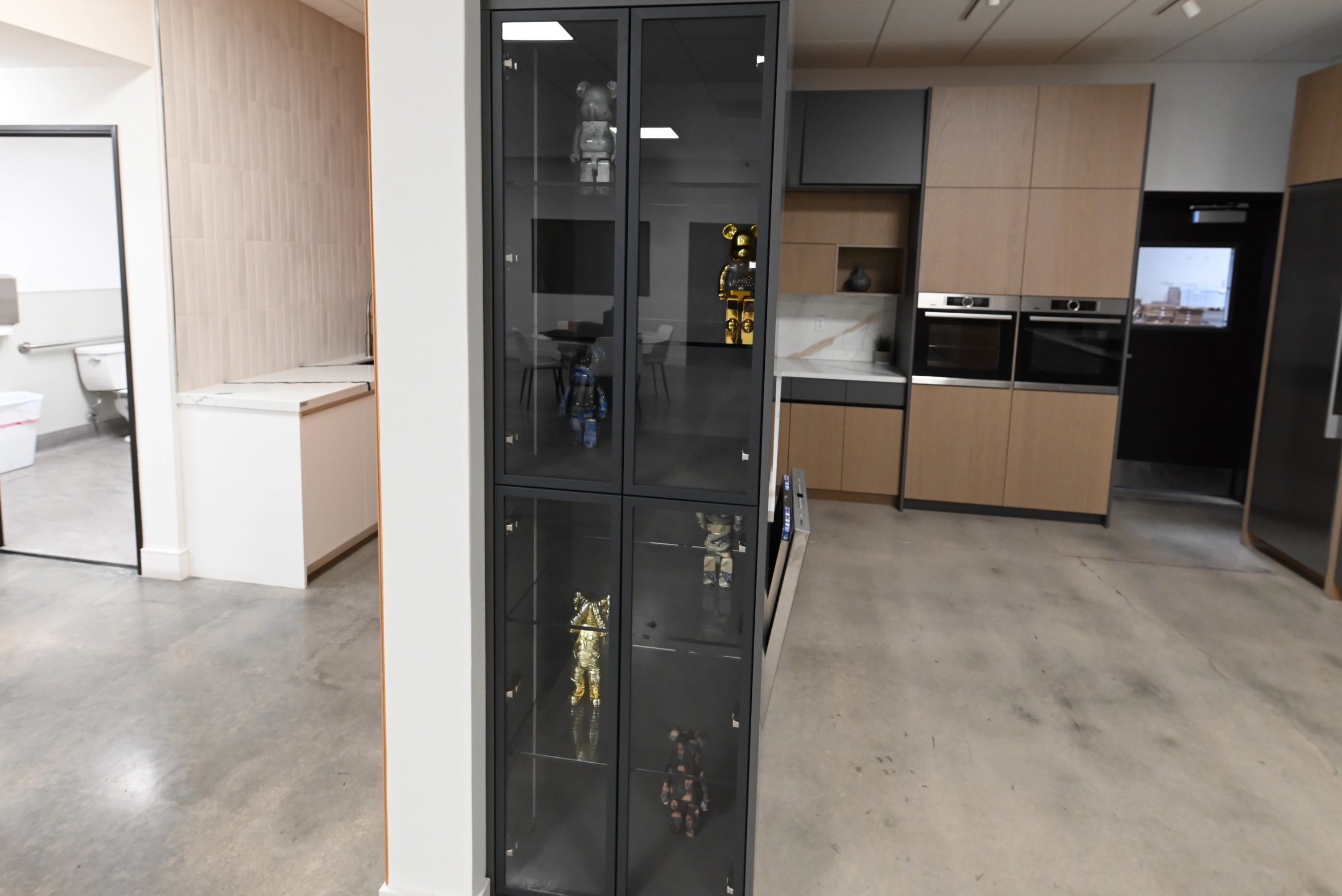 Lusso Bio-Space Glass & Wood Modern Showroom Display Kitchen