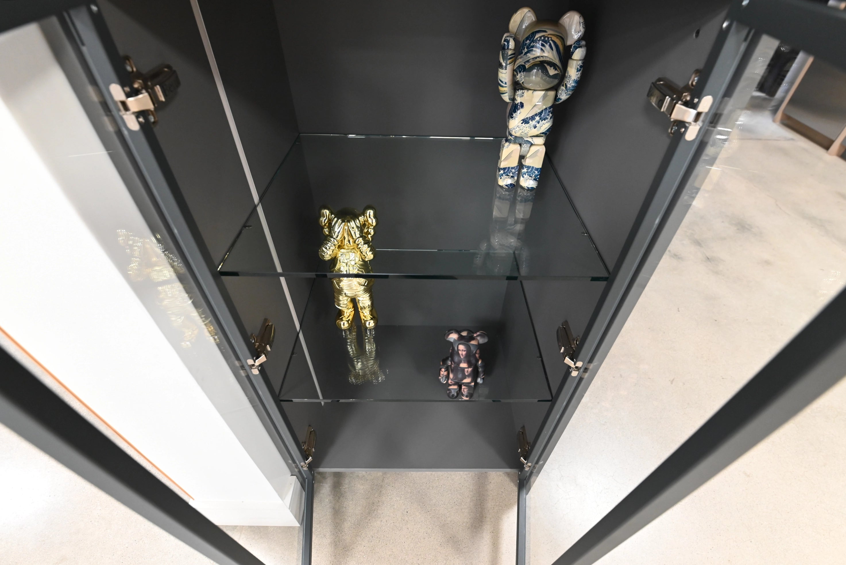 Lusso Bio-Space Glass & Wood Modern Showroom Display Kitchen