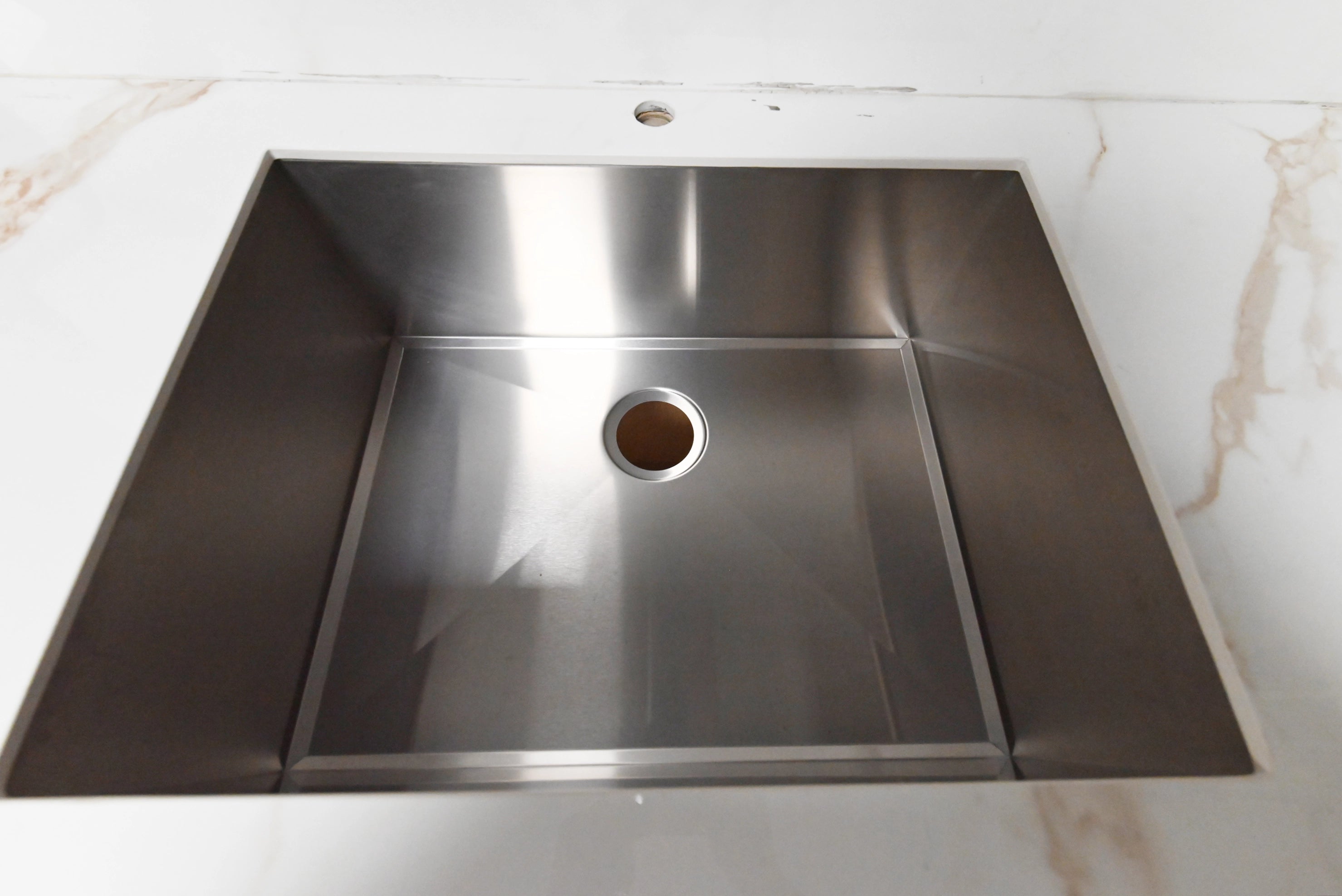 Lusso Bio-Space Glass & Wood Modern Showroom Display Kitchen