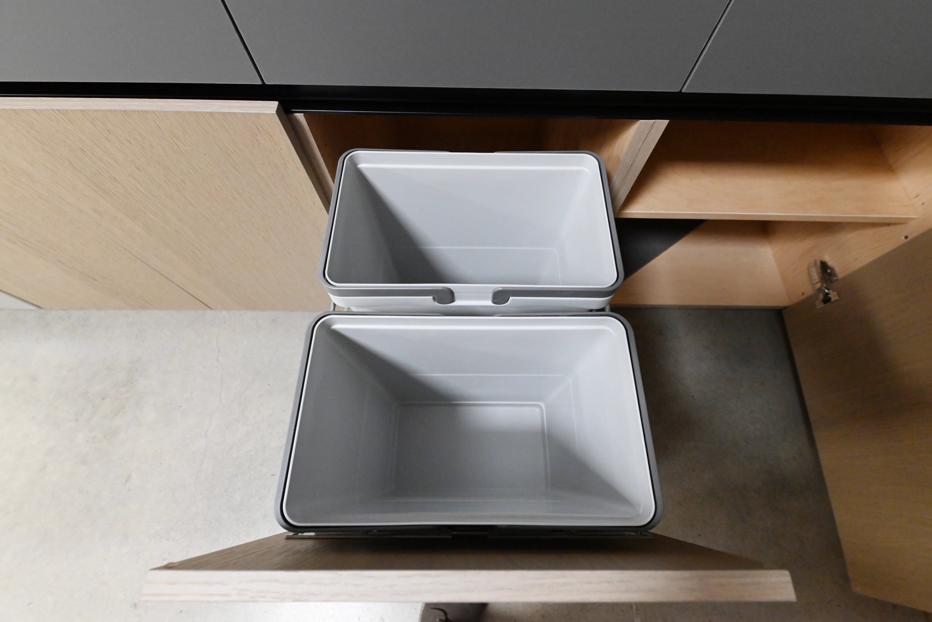 Lusso Bio-Space Glass & Wood Modern Showroom Display Kitchen