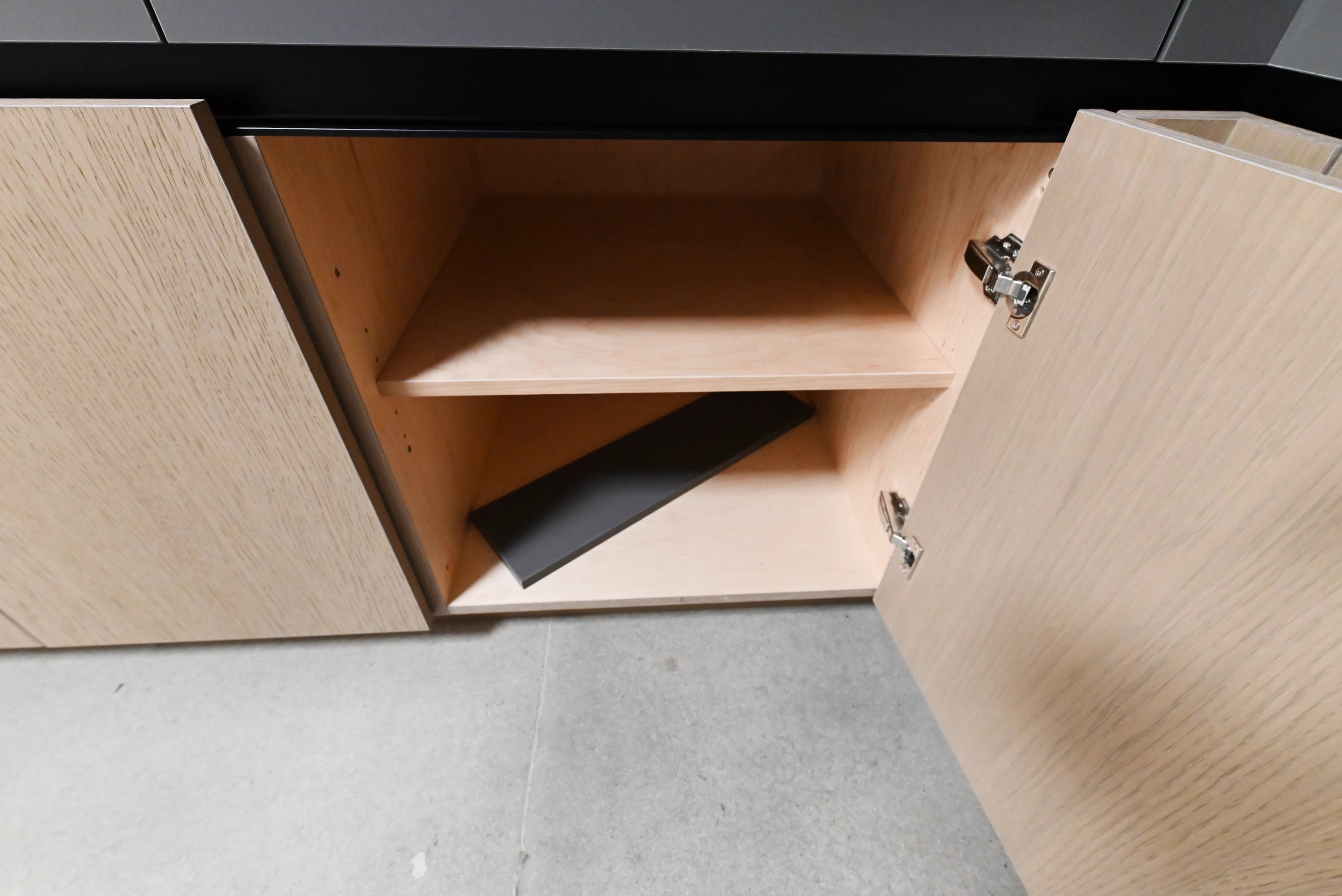 Lusso Bio-Space Glass & Wood Modern Showroom Display Kitchen