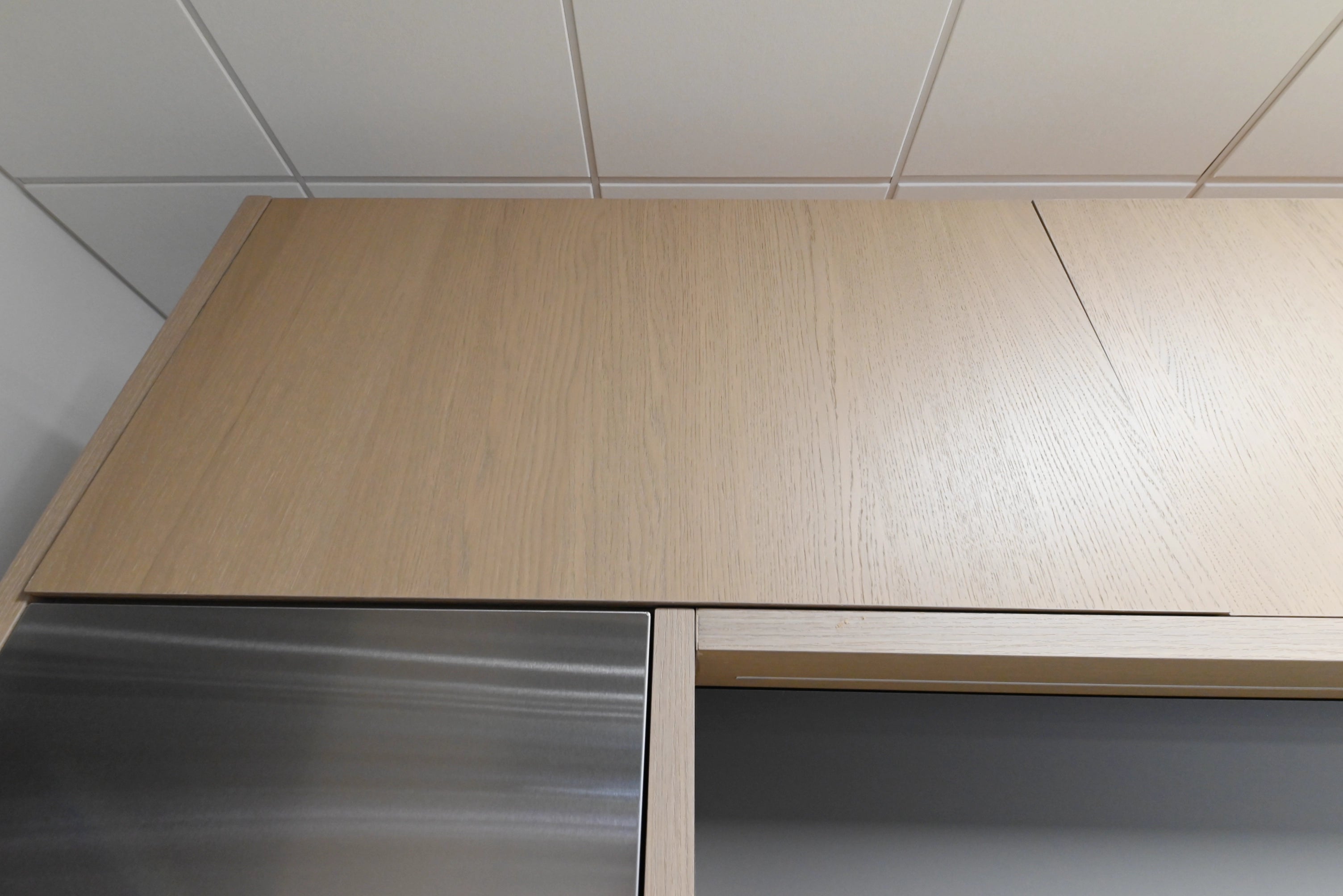 Lusso Bio-Space Glass & Wood Modern Showroom Display Kitchen