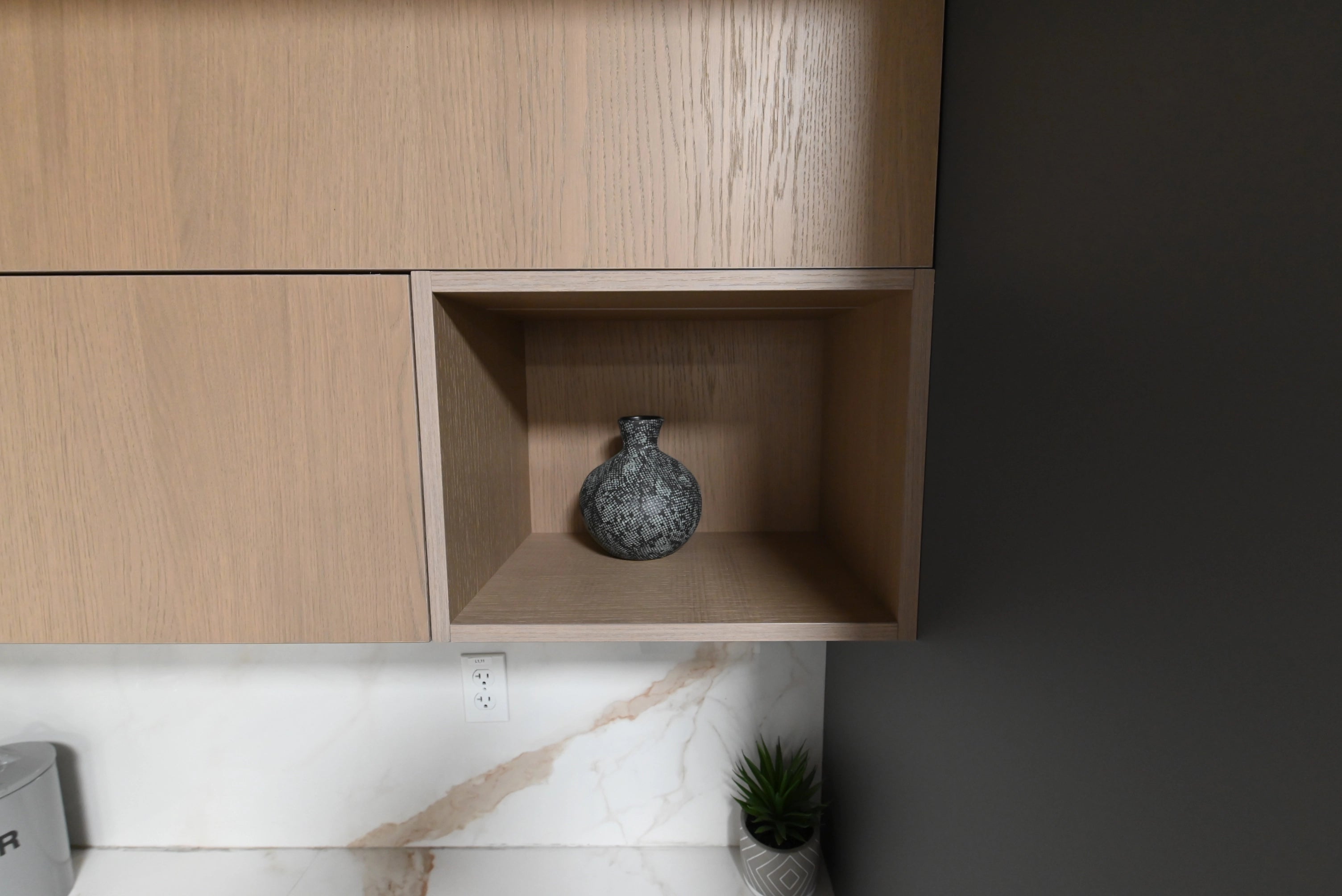 Lusso Bio-Space Glass & Wood Modern Showroom Display Kitchen