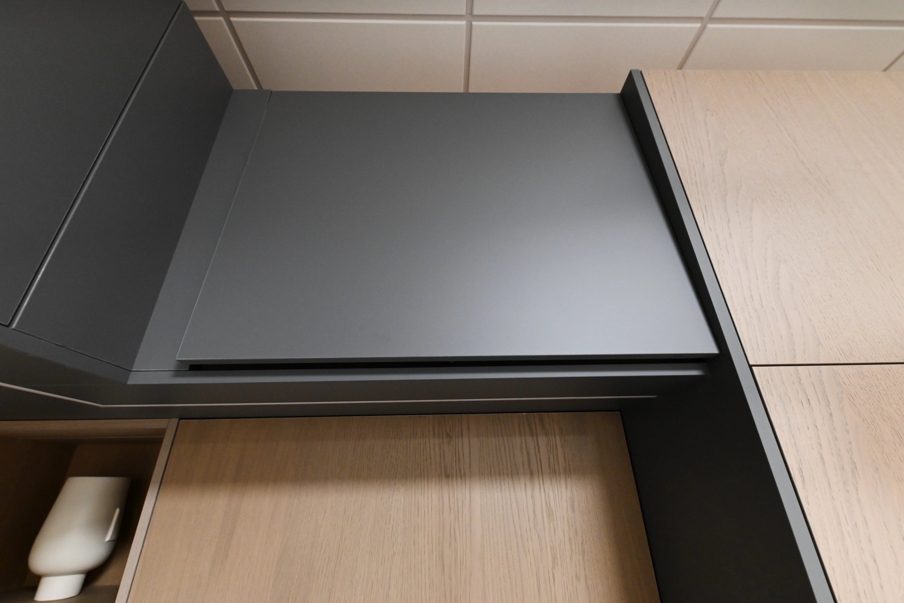 Lusso Bio-Space Glass & Wood Modern Showroom Display Kitchen