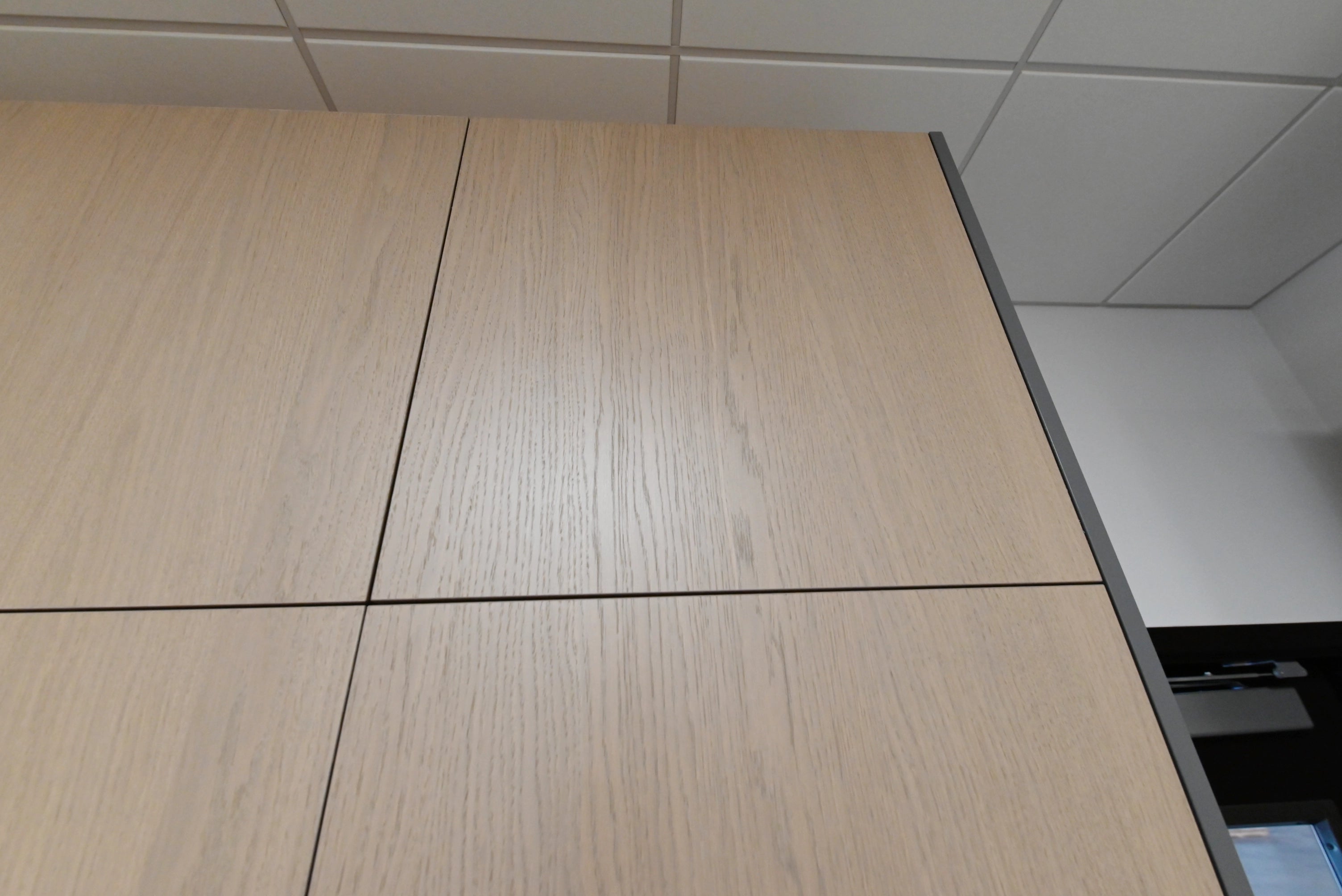 Lusso Bio-Space Glass & Wood Modern Showroom Display Kitchen