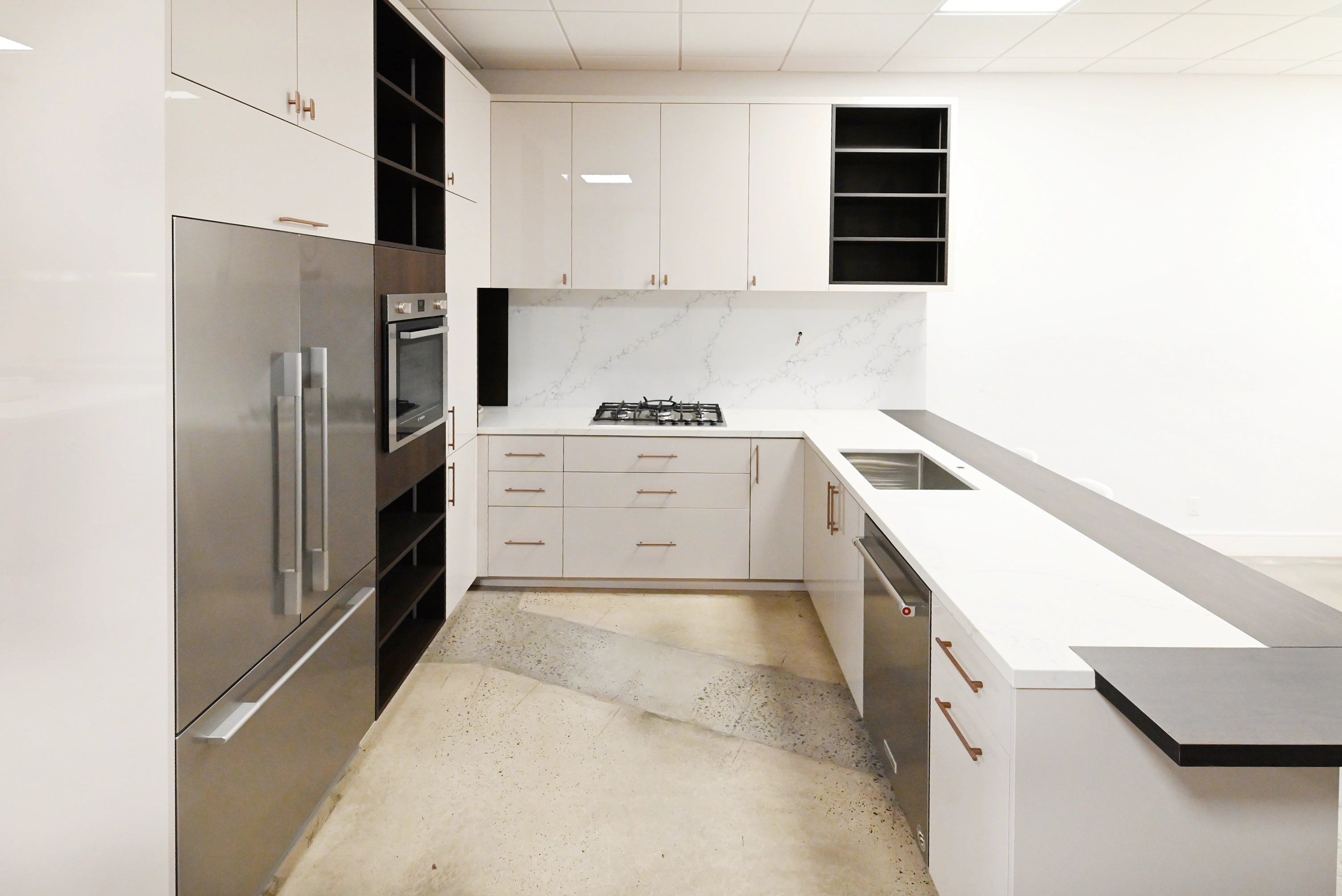 Lusso “Into White” Ultra Modern Showroom Display Kitchen