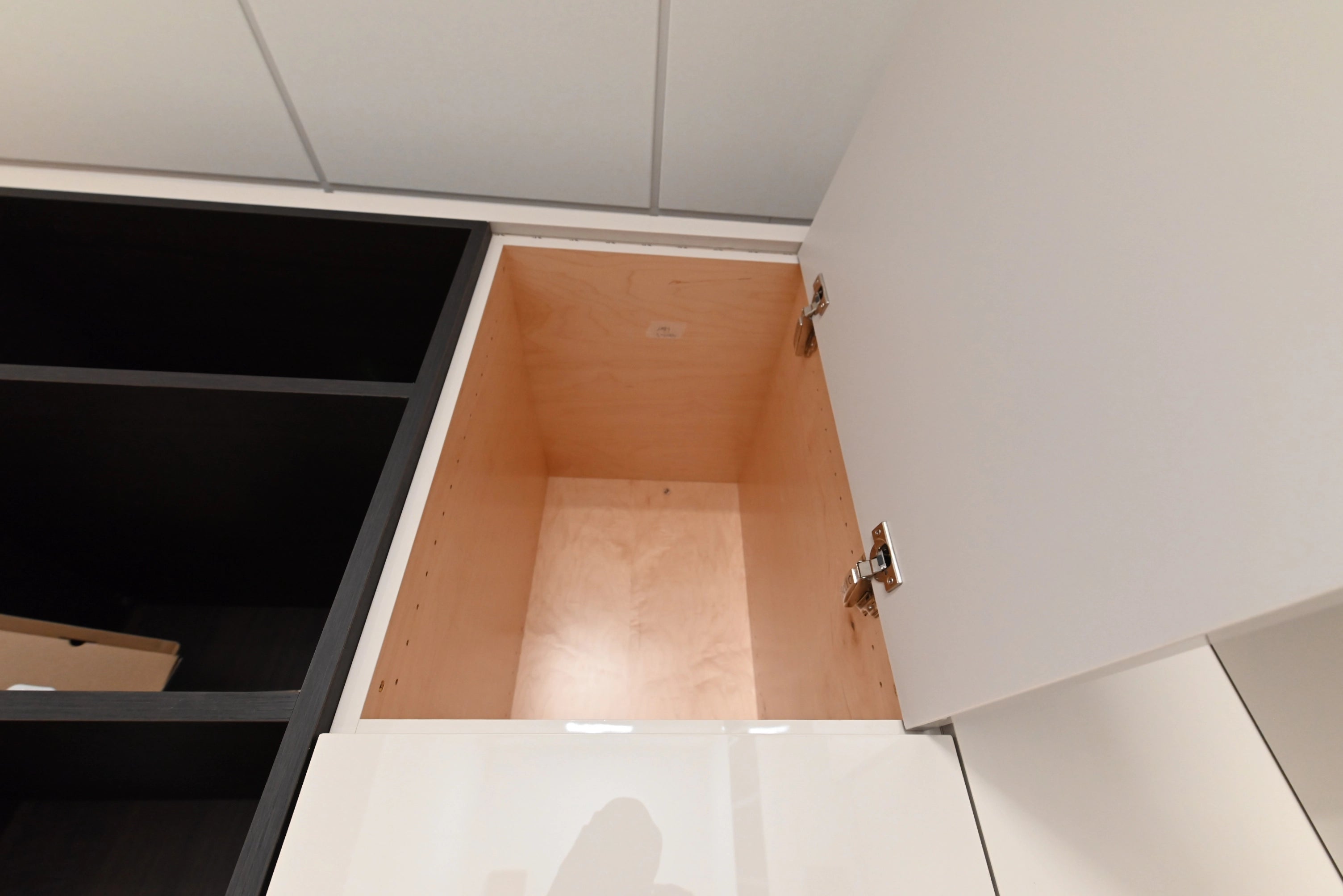 Lusso “Into White” Ultra Modern Showroom Display Kitchen