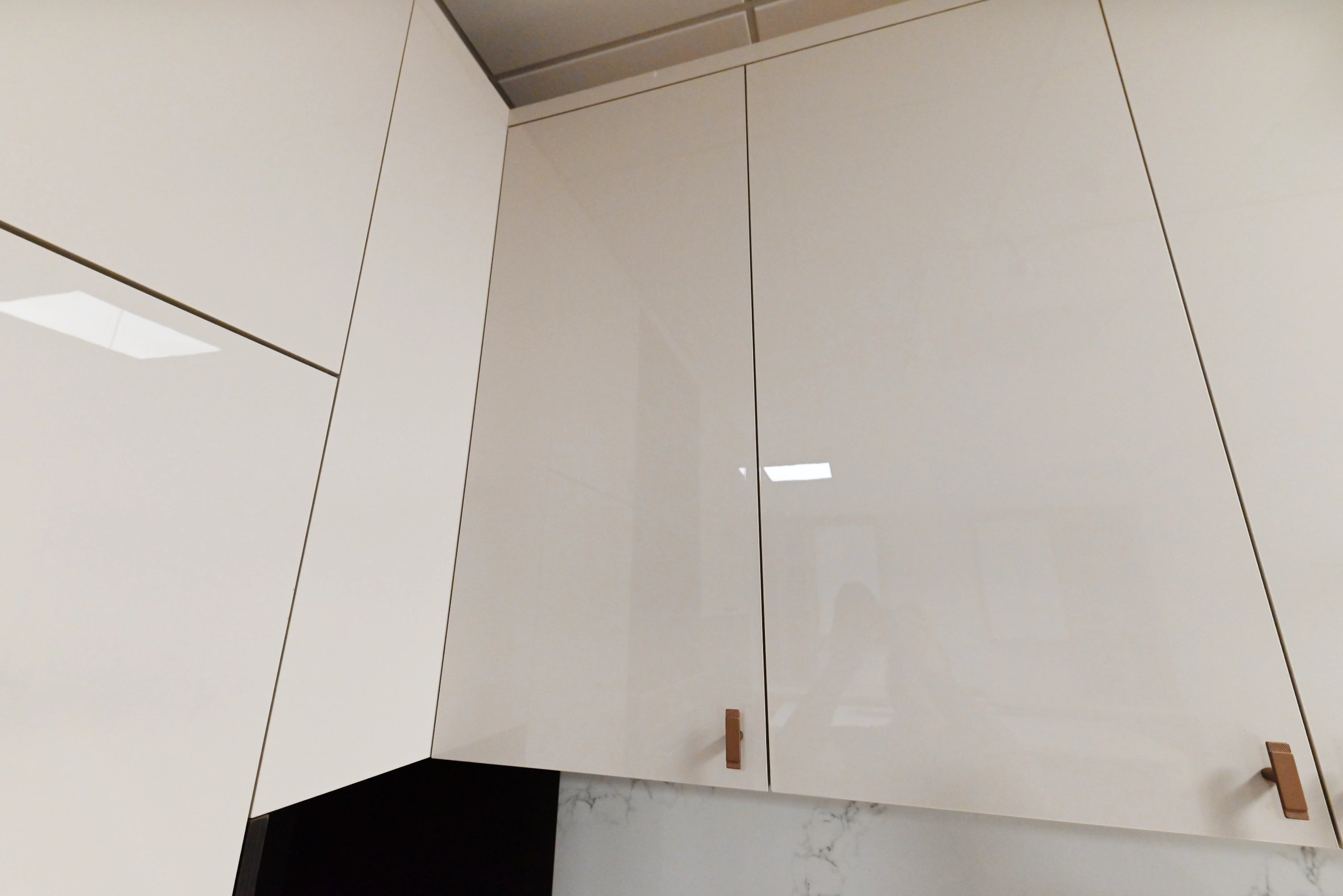 Lusso “Into White” Ultra Modern Showroom Display Kitchen