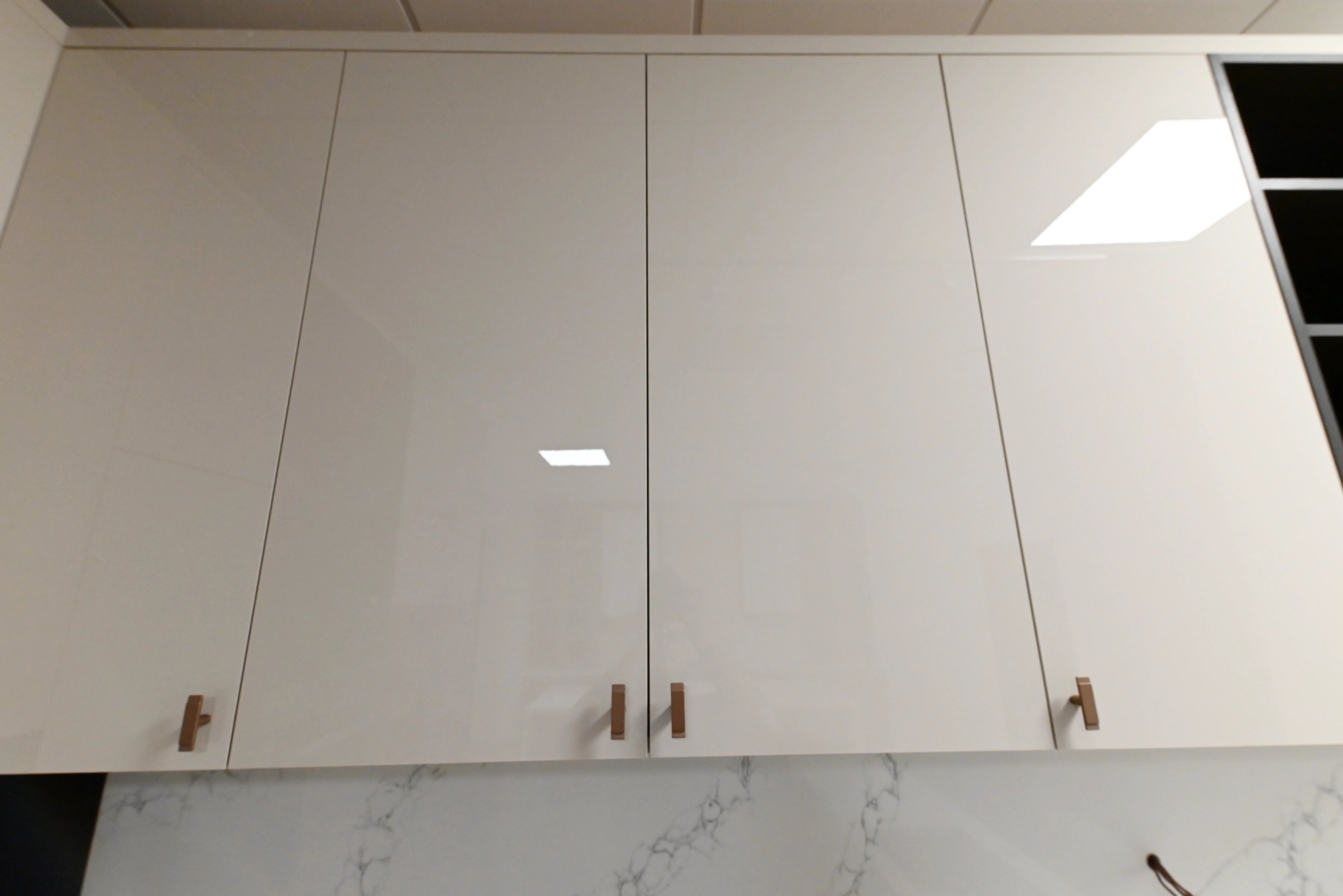 Lusso “Into White” Ultra Modern Showroom Display Kitchen