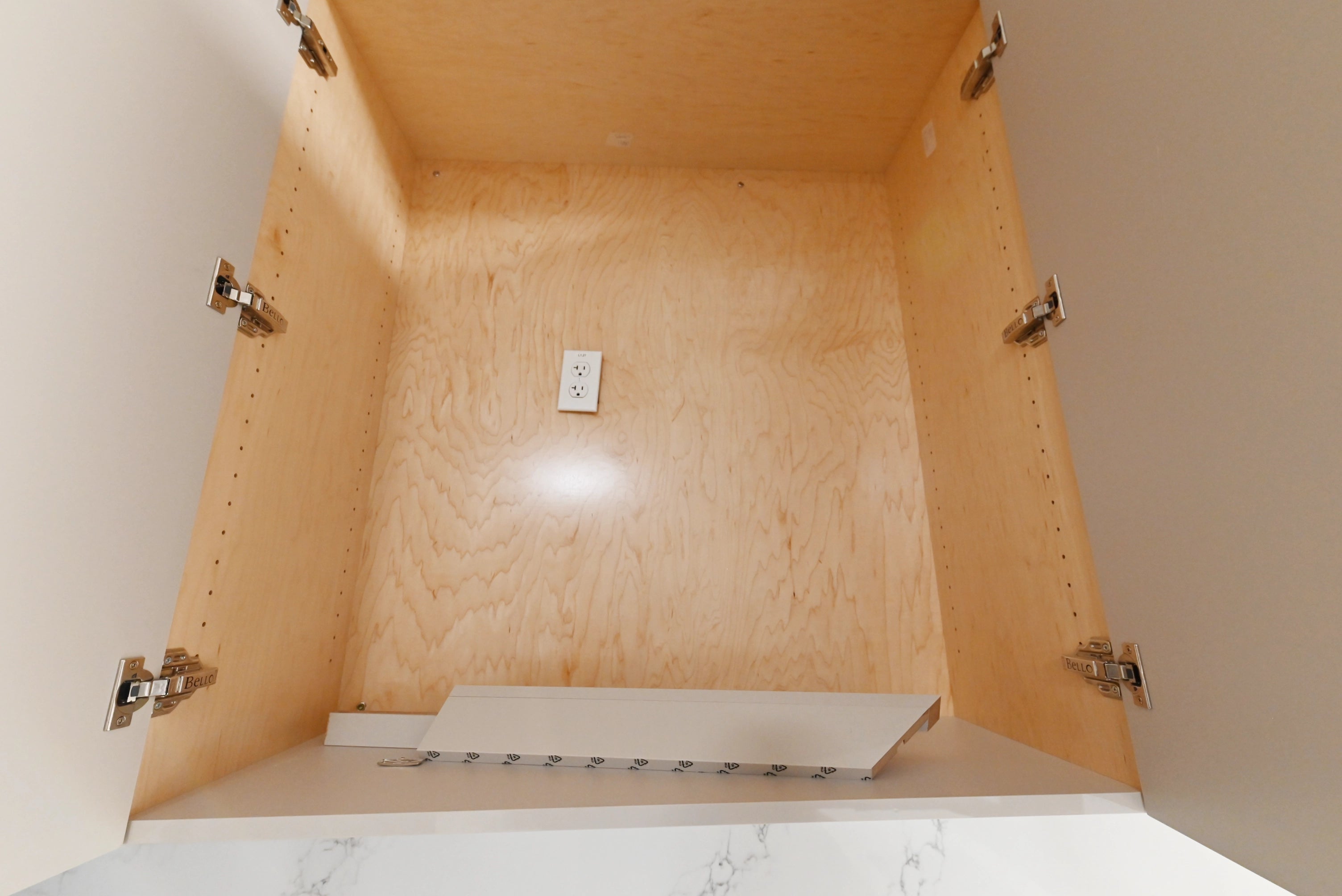 Lusso “Into White” Ultra Modern Showroom Display Kitchen