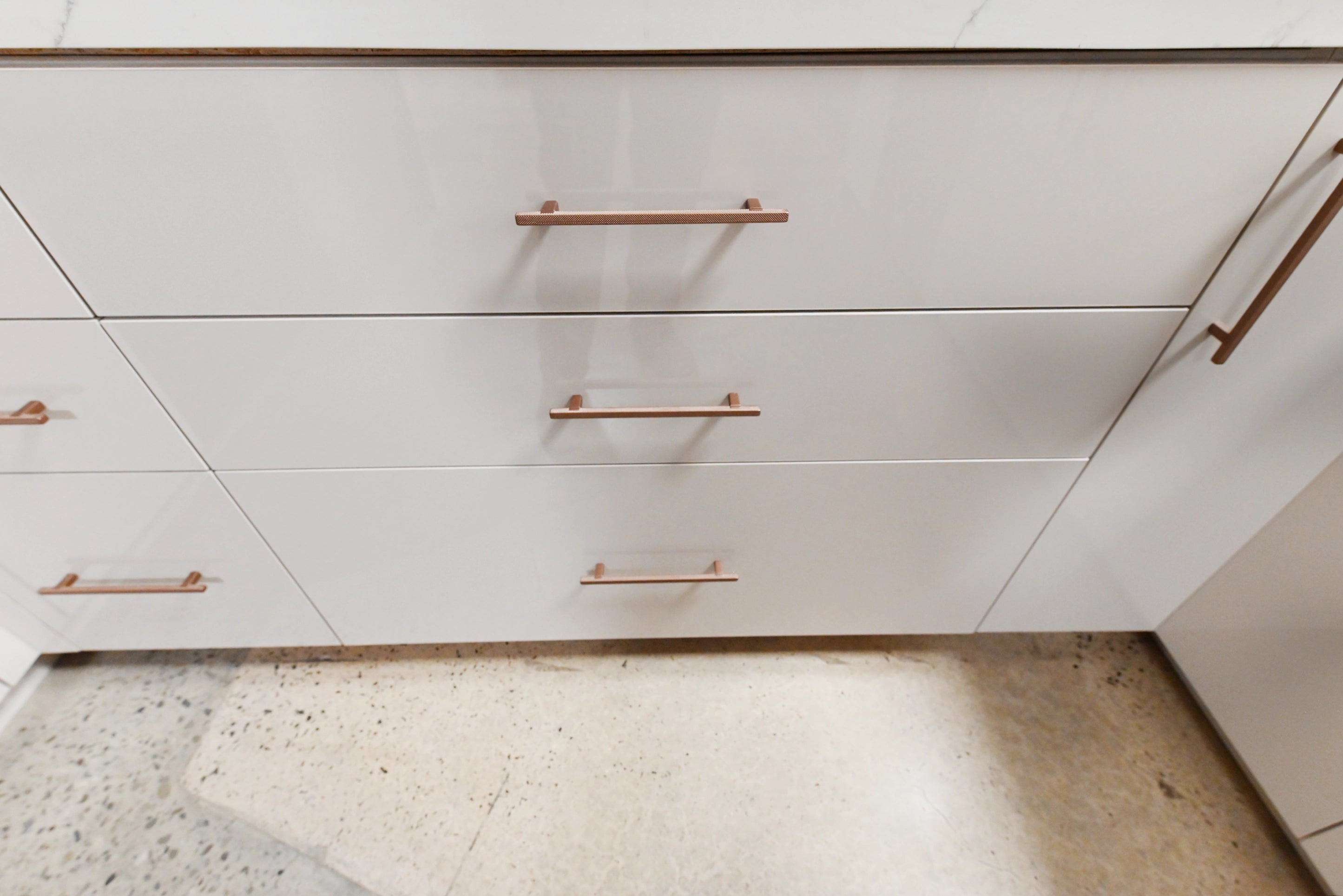 Lusso “Into White” Ultra Modern Showroom Display Kitchen