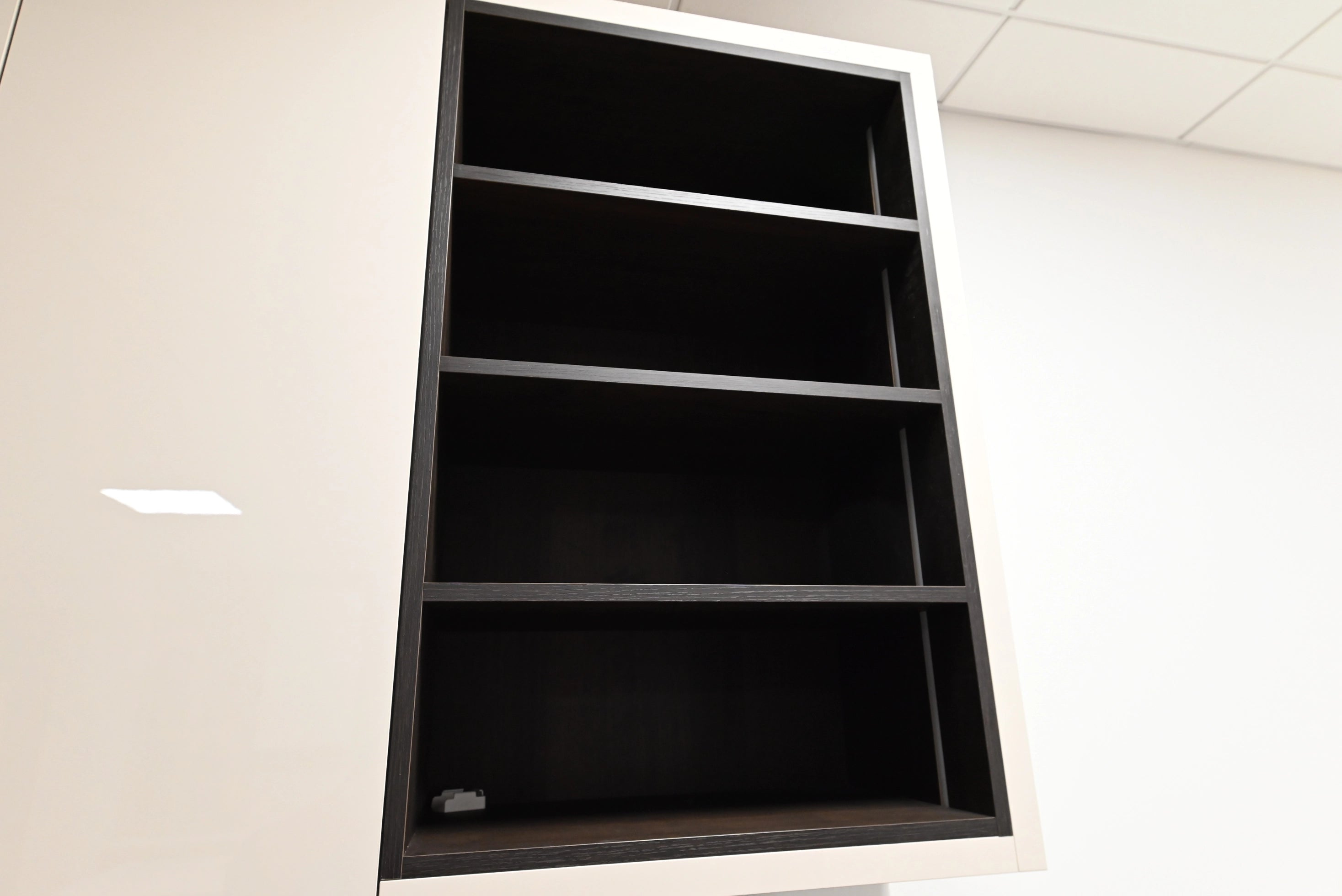 Lusso “Into White” Ultra Modern Showroom Display Kitchen