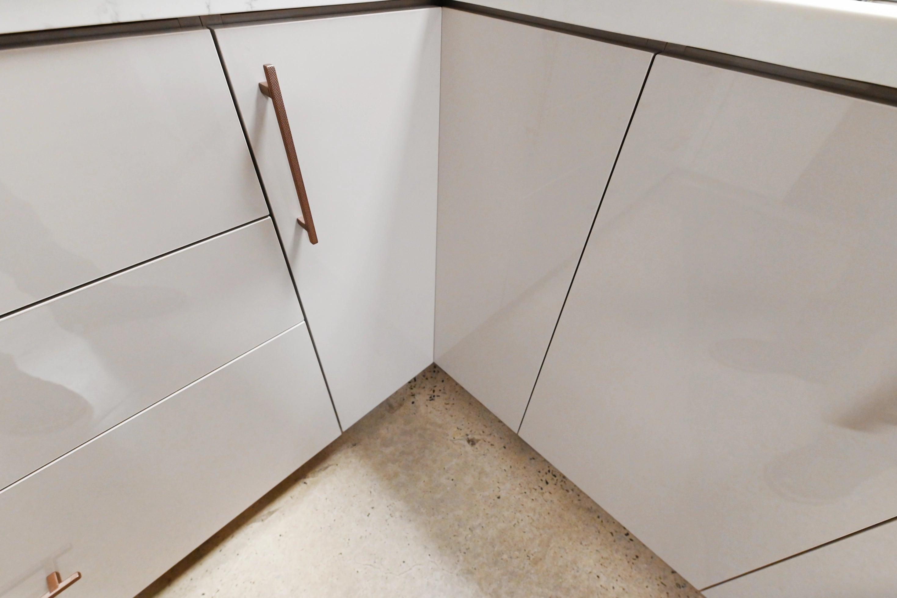 Lusso “Into White” Ultra Modern Showroom Display Kitchen