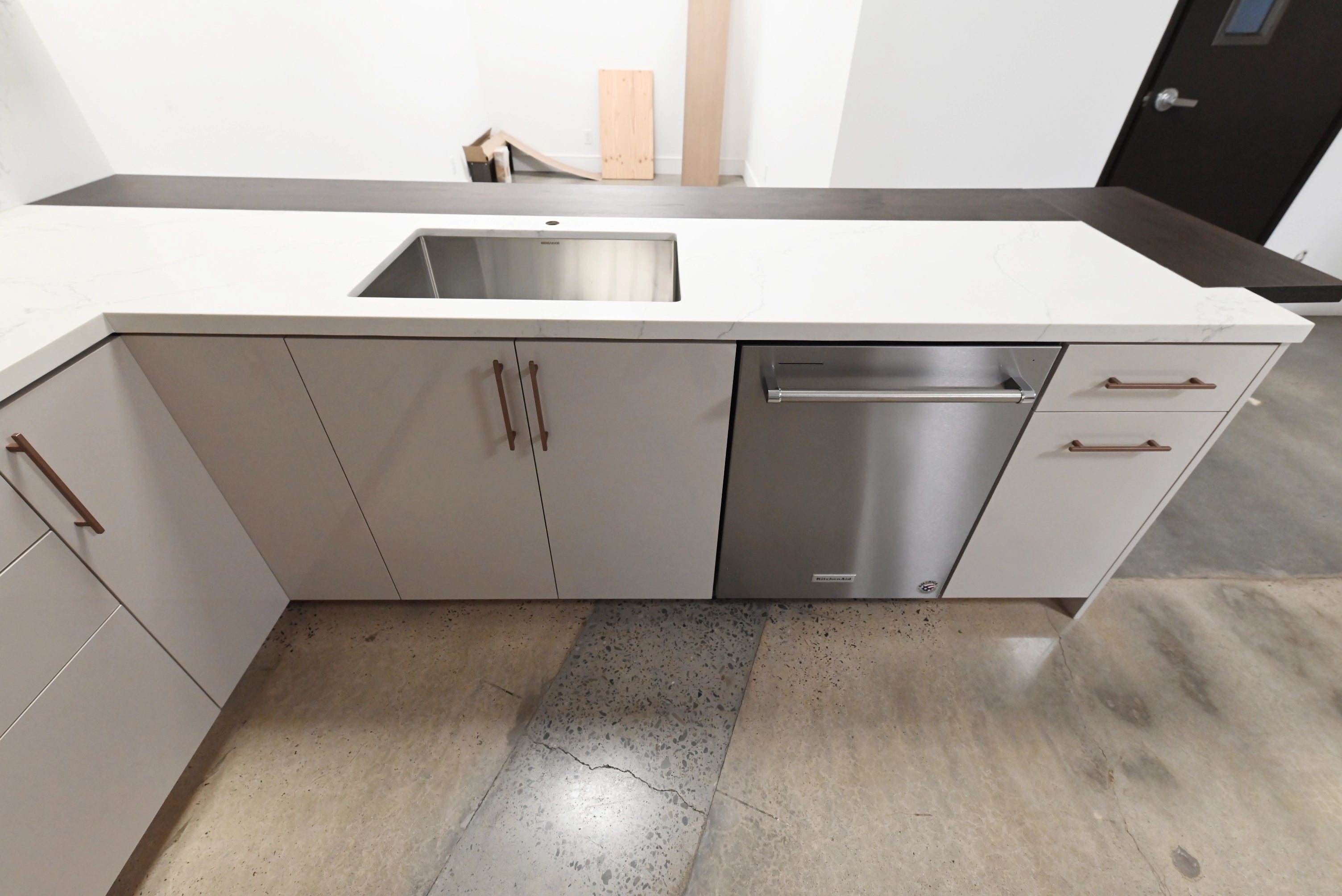 Lusso “Into White” Ultra Modern Showroom Display Kitchen