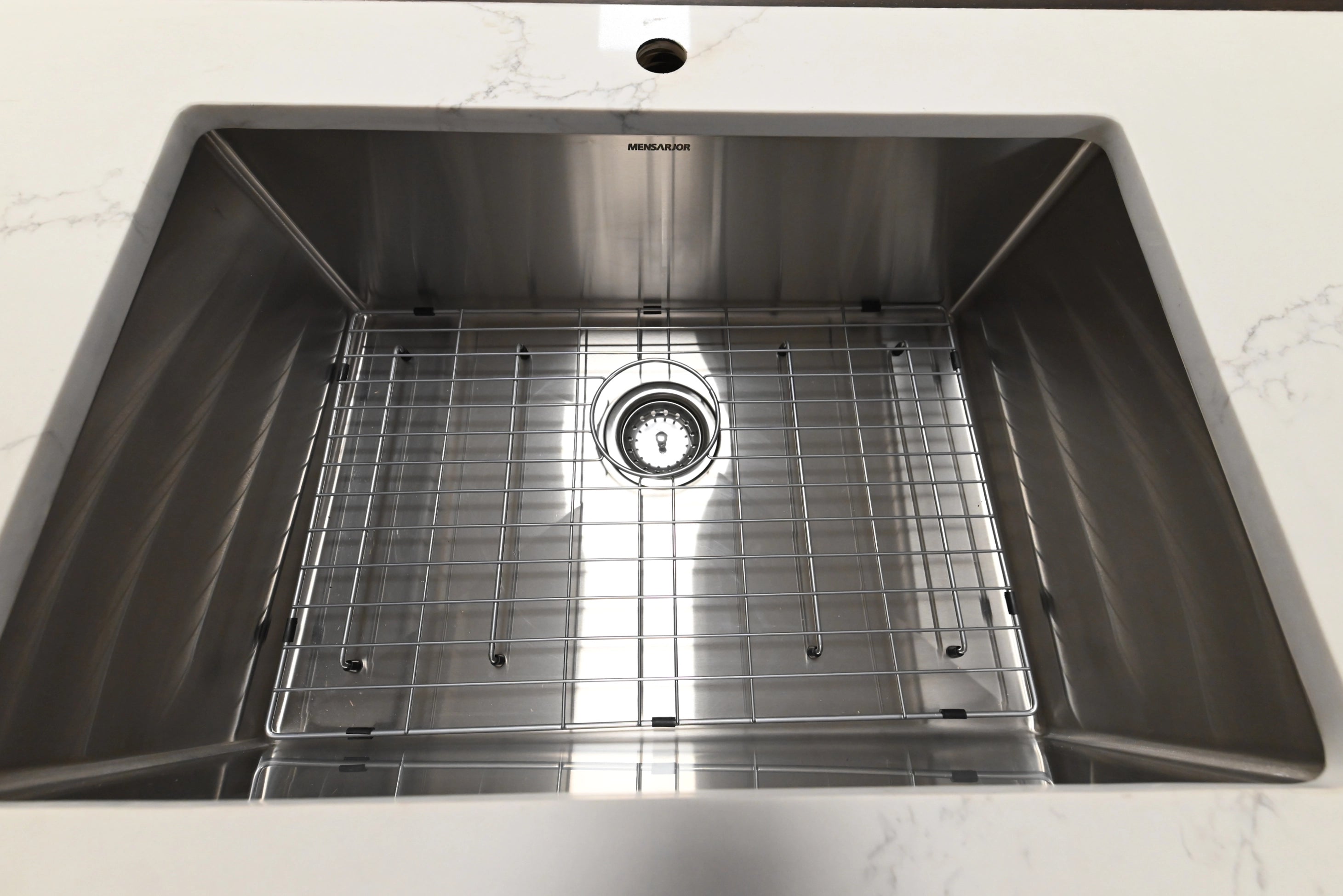 Lusso “Into White” Ultra Modern Showroom Display Kitchen