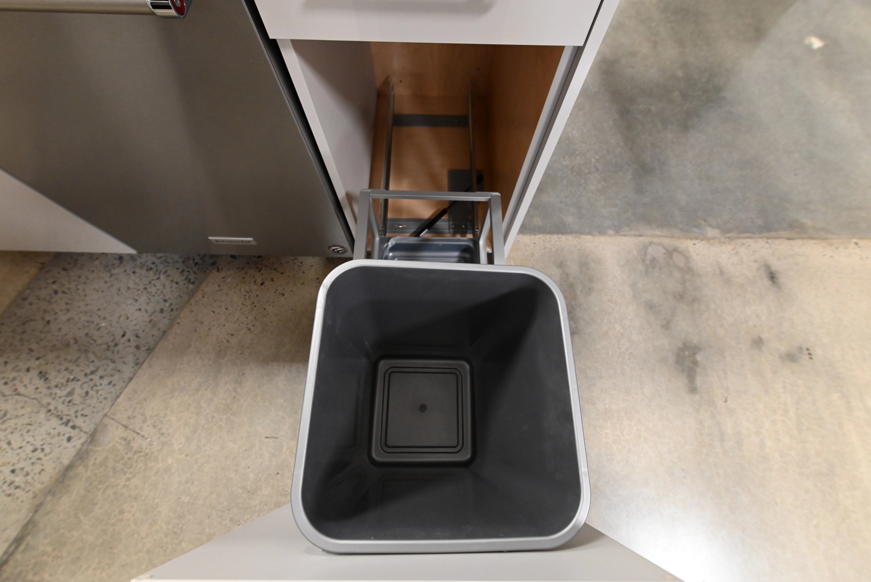 Lusso “Into White” Ultra Modern Showroom Display Kitchen