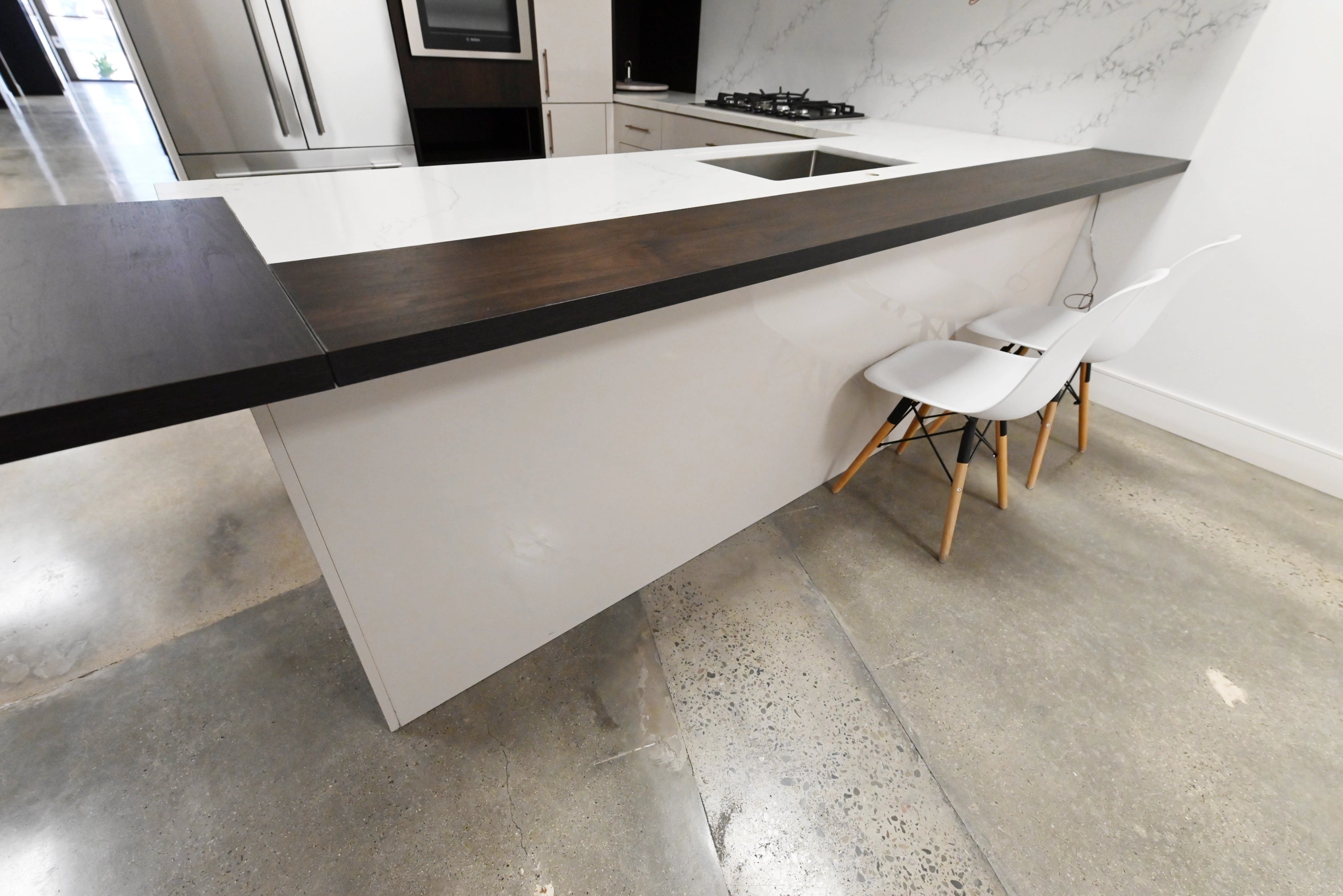 Lusso “Into White” Ultra Modern Showroom Display Kitchen