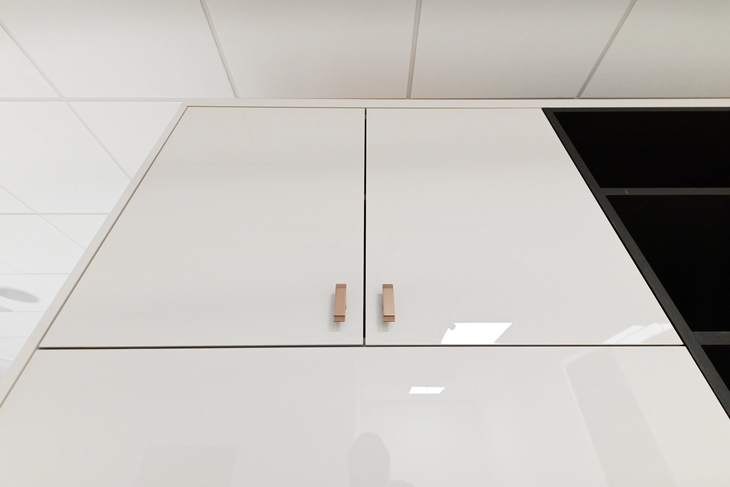 Lusso “Into White” Ultra Modern Showroom Display Kitchen