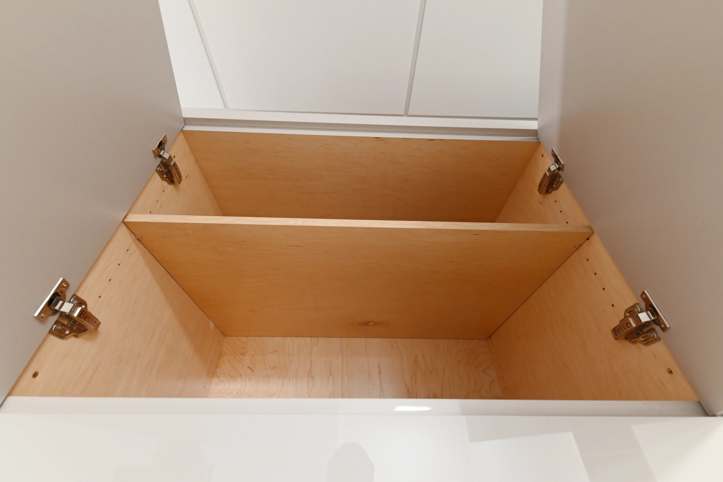 Lusso “Into White” Ultra Modern Showroom Display Kitchen