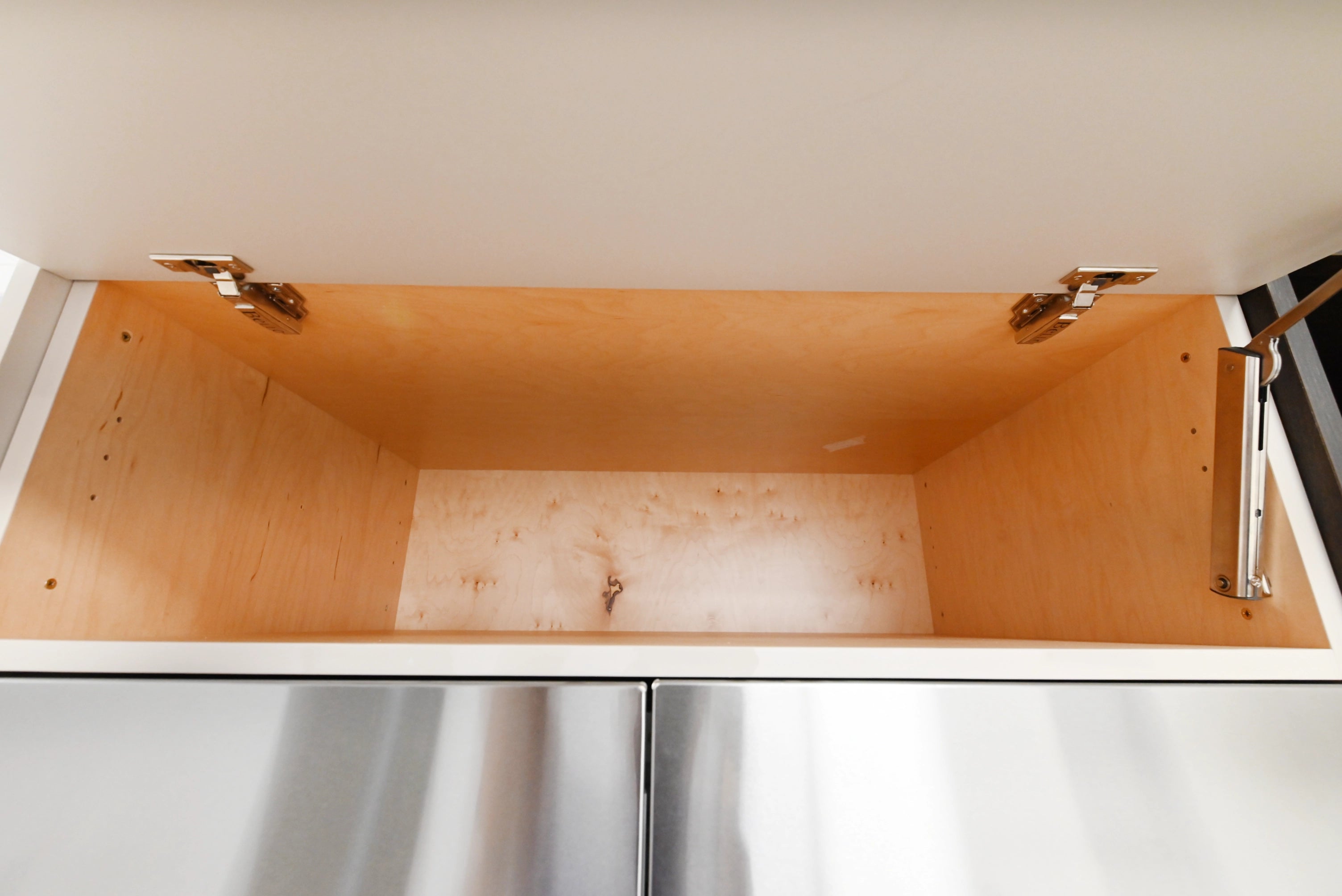 Lusso “Into White” Ultra Modern Showroom Display Kitchen